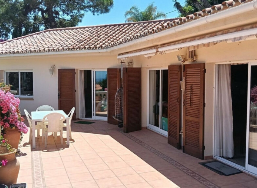 Resale - House -
El Chaparral