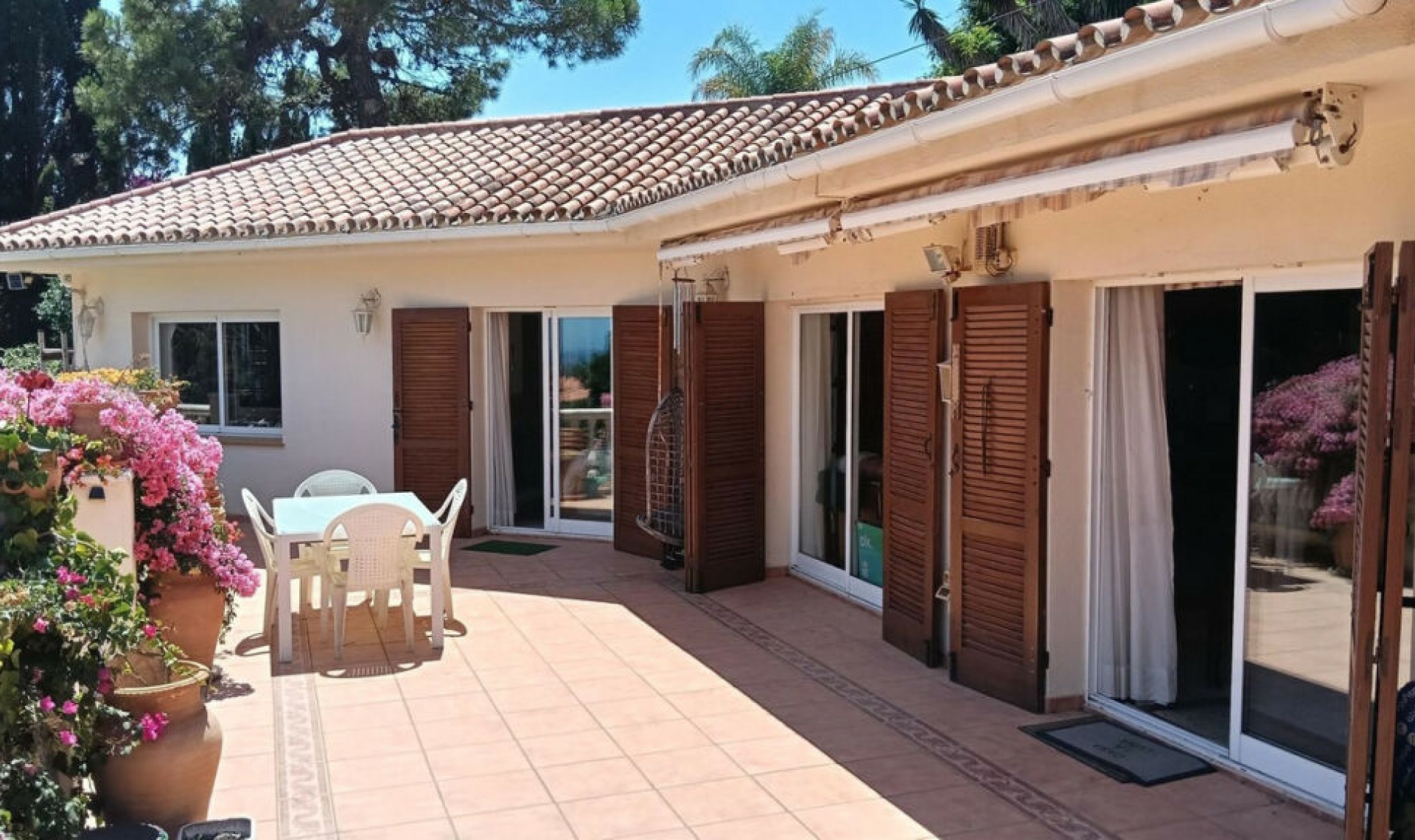 Resale - House -
El Chaparral
