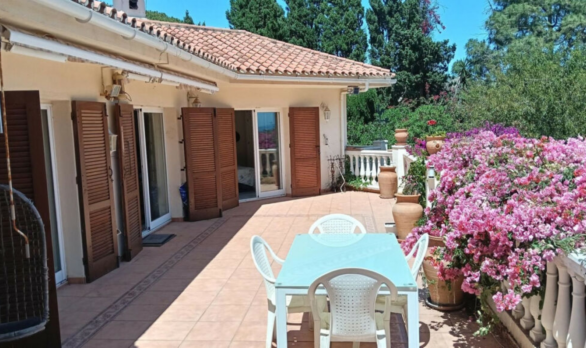 Resale - House -
El Chaparral