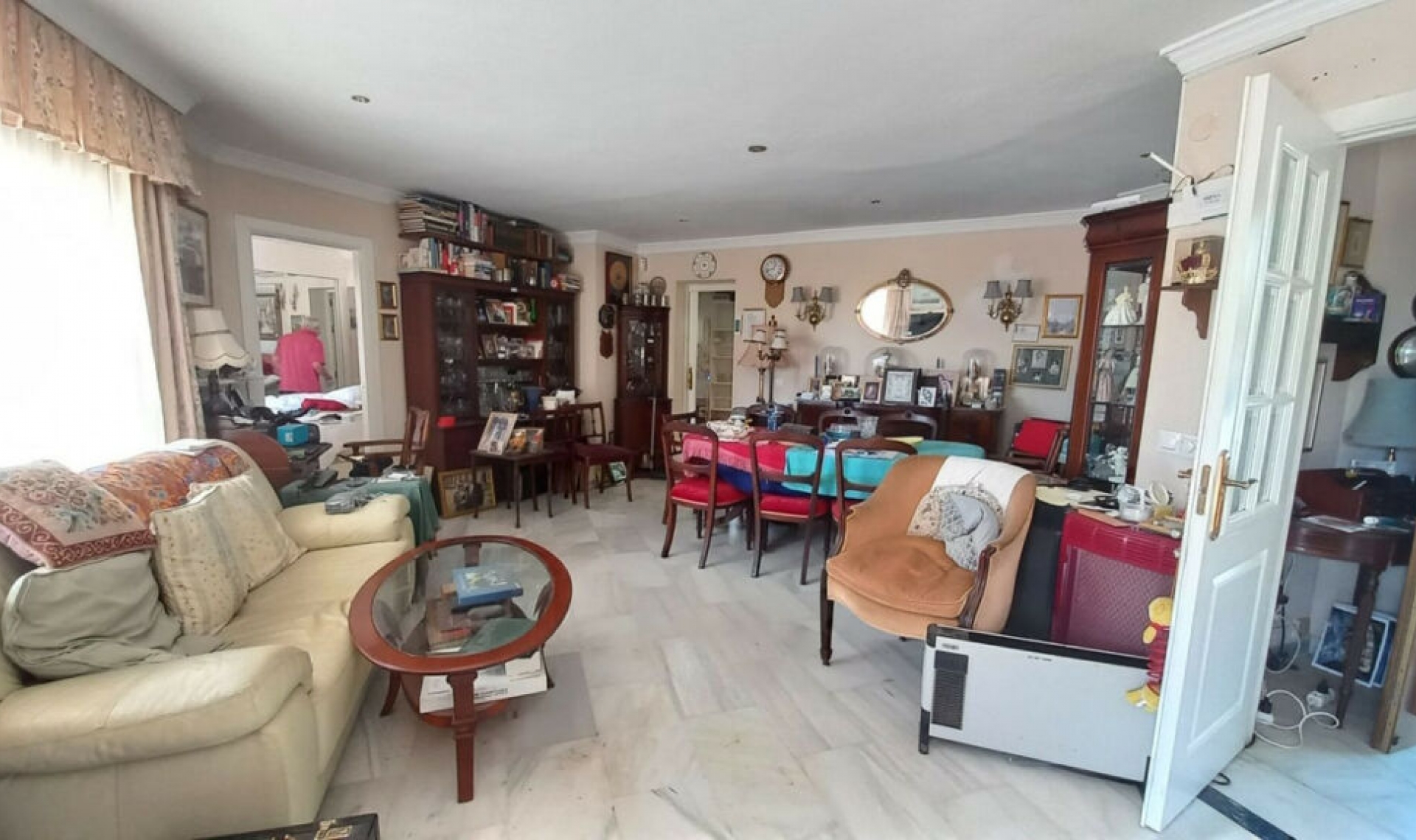 Resale - House -
El Chaparral