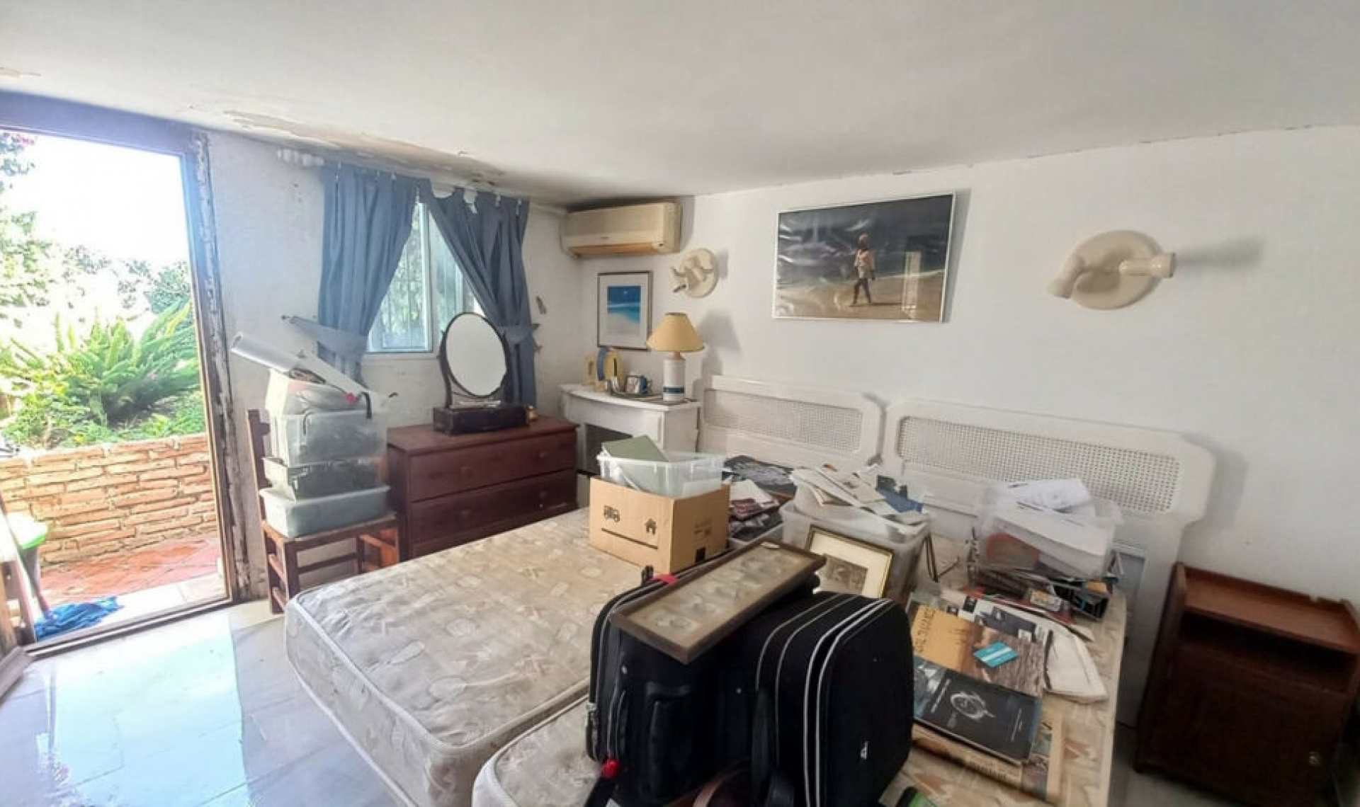 Resale - House -
El Chaparral