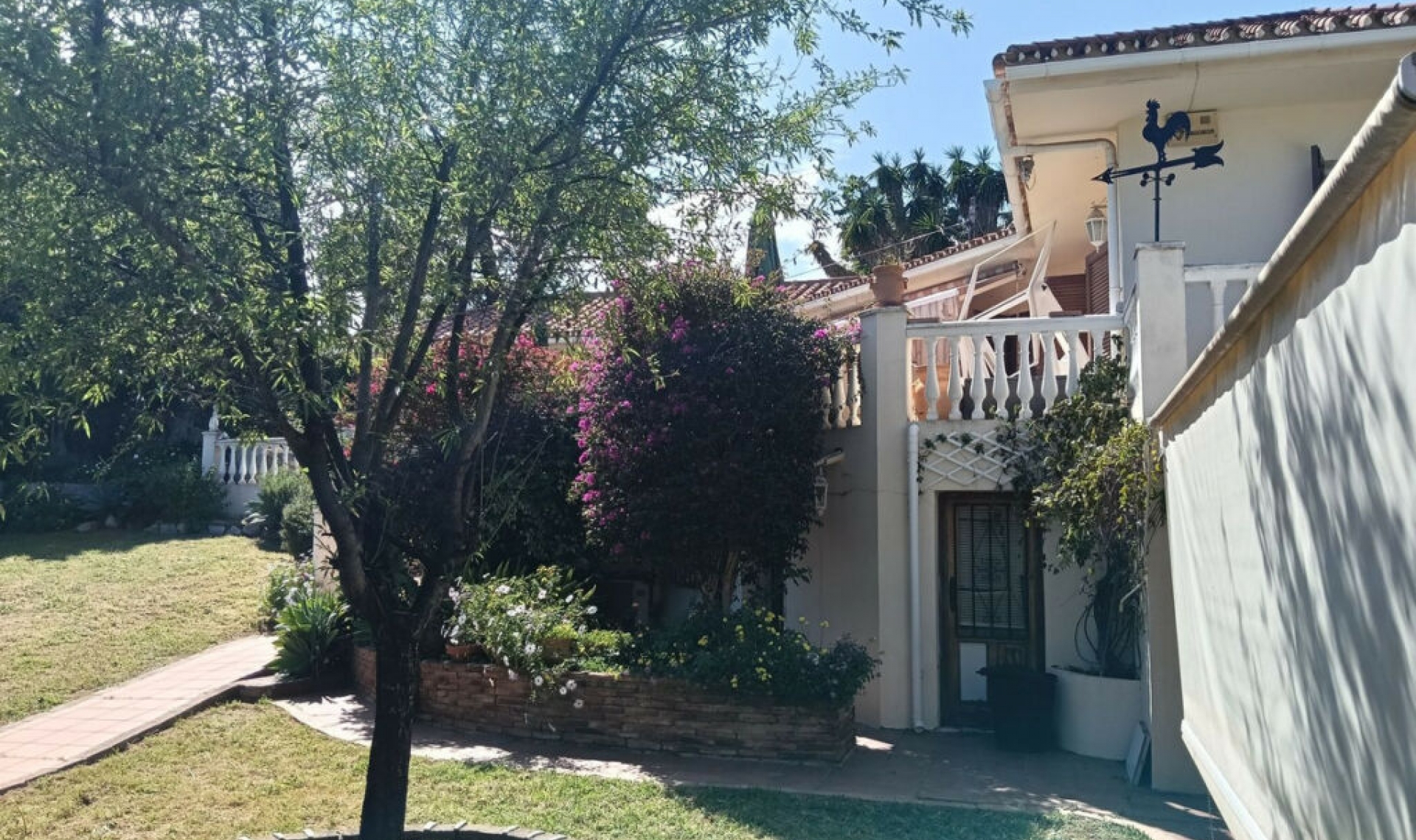 Resale - House -
El Chaparral