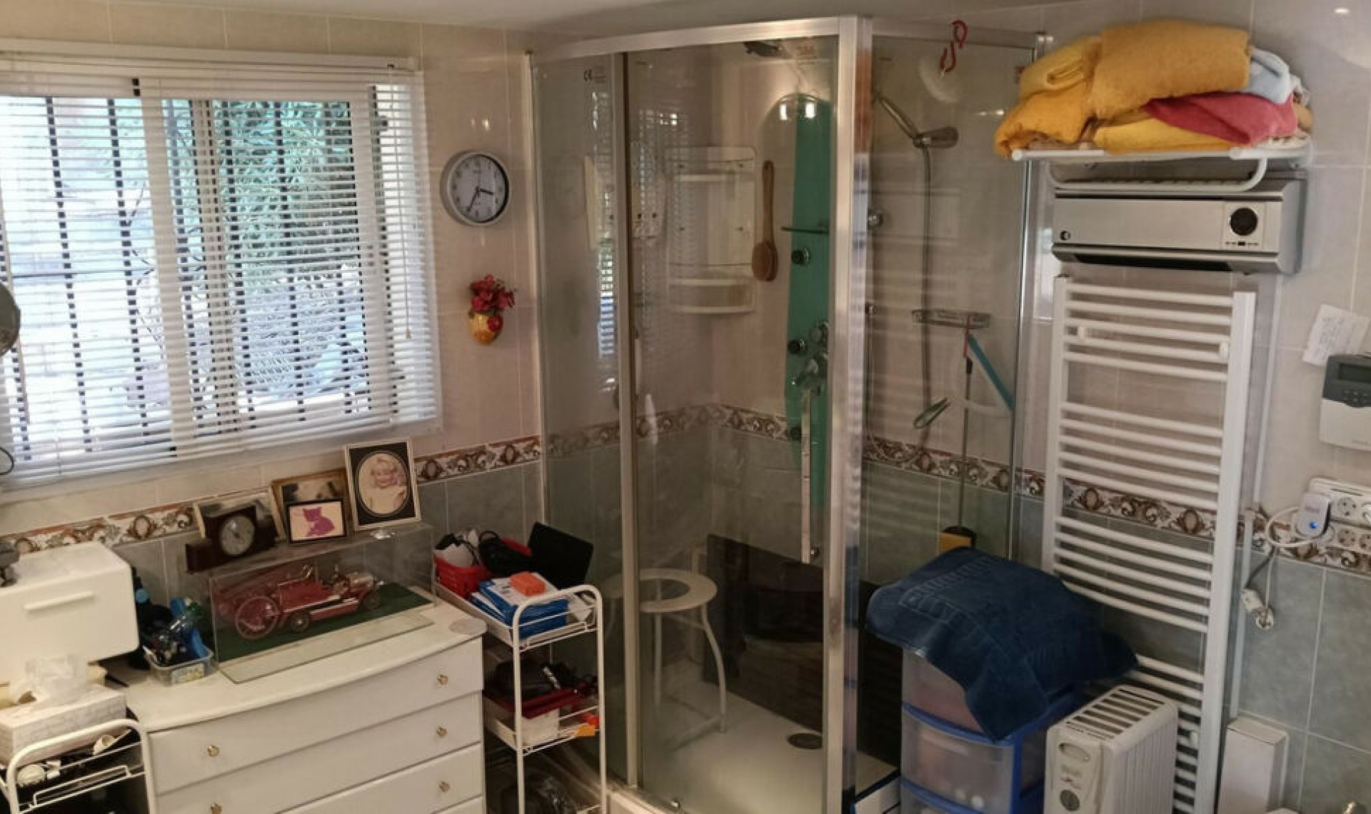 Resale - House -
El Chaparral