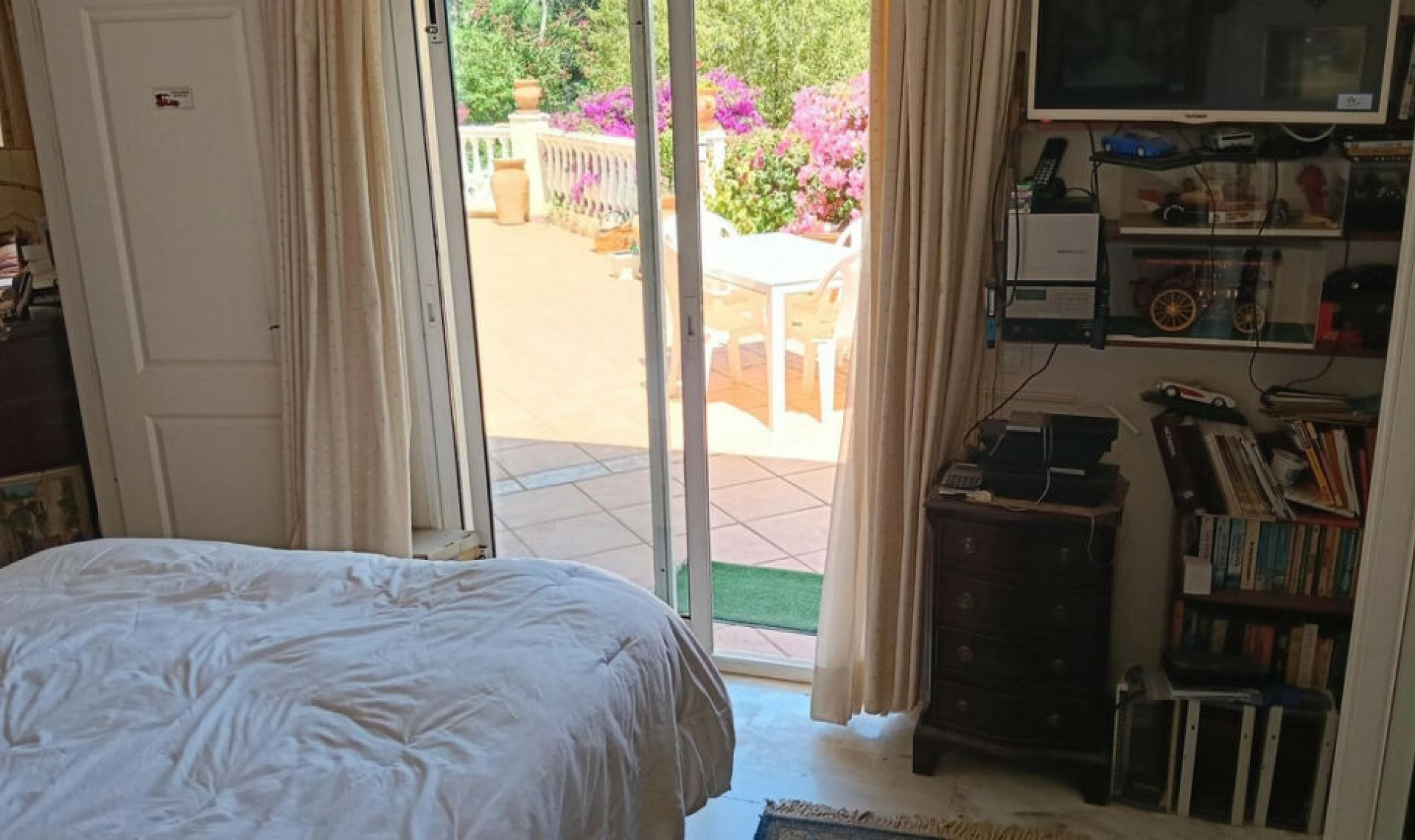 Resale - House -
El Chaparral