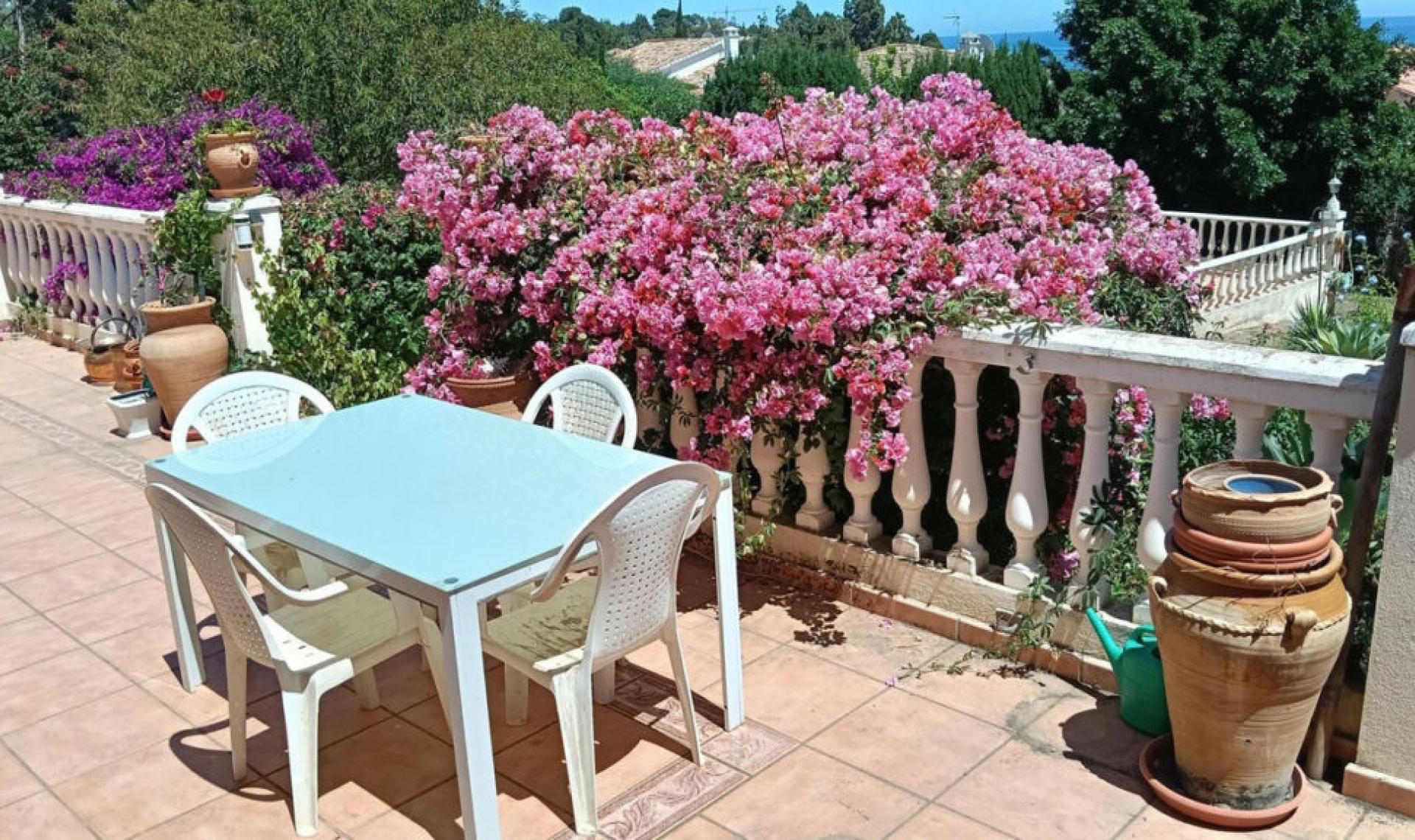 Resale - House -
El Chaparral