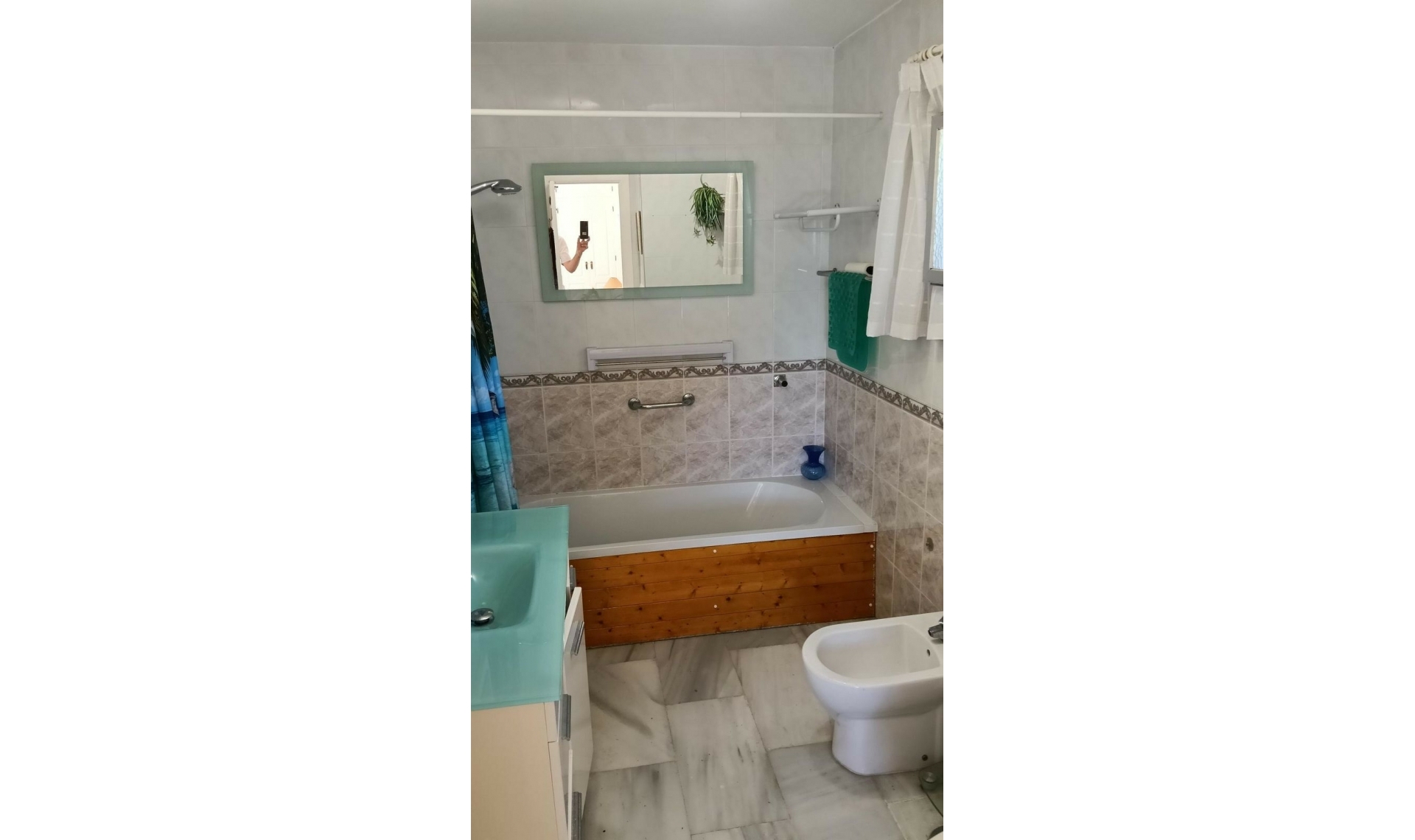 Resale - House -
El Chaparral