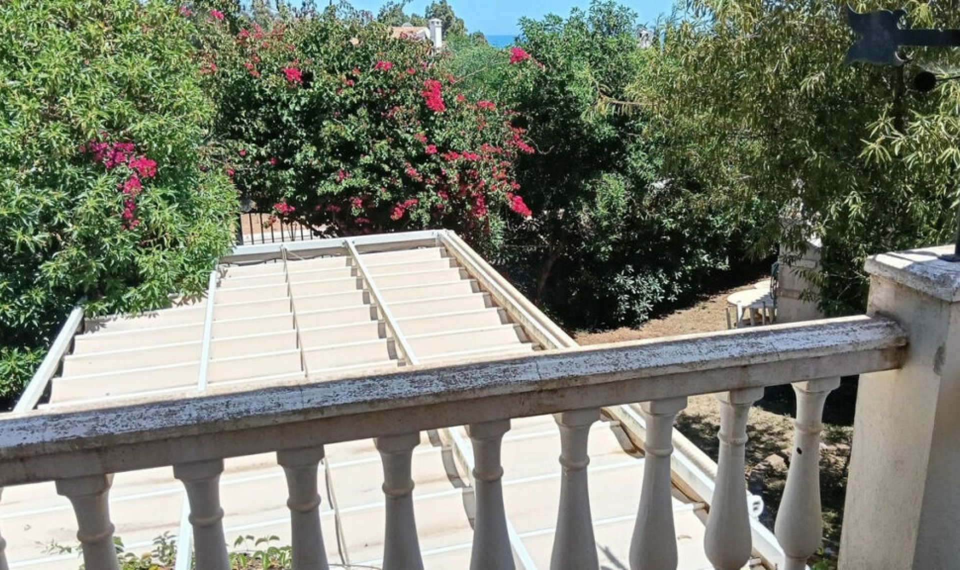 Resale - House -
El Chaparral