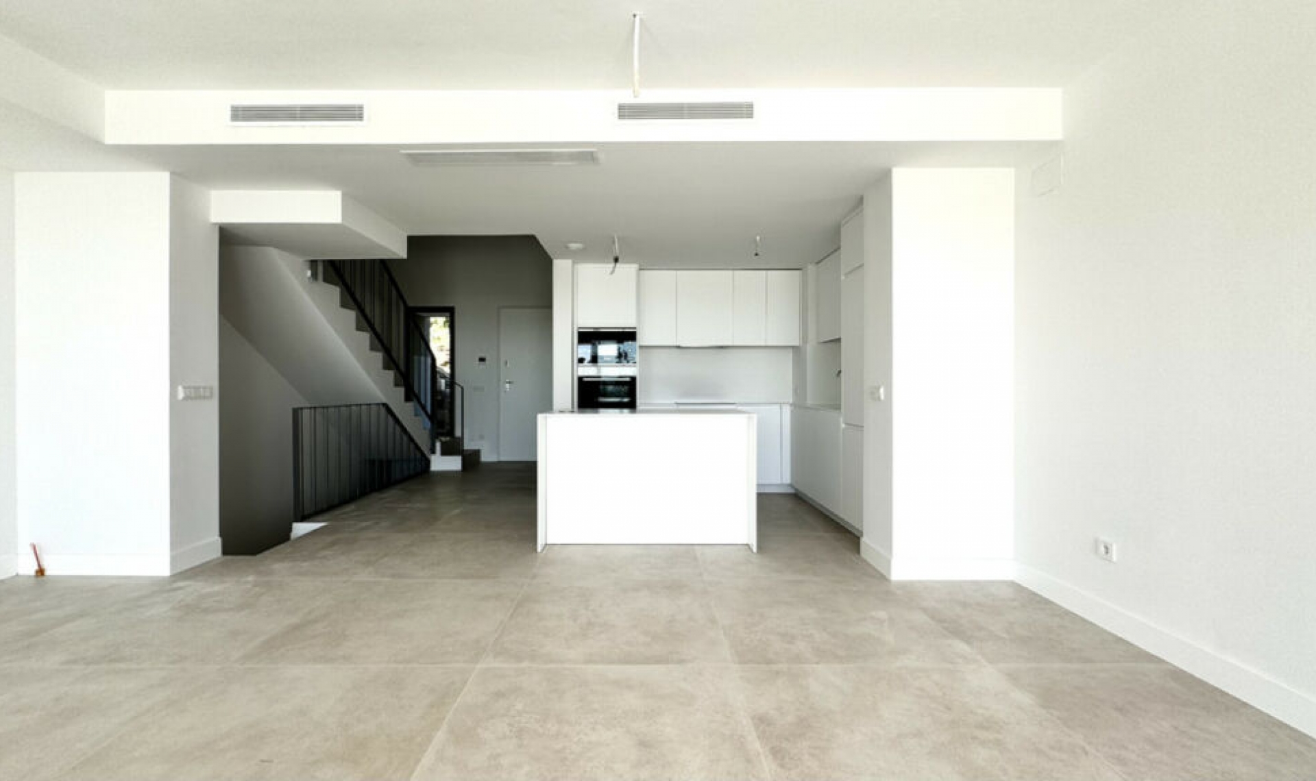 Resale - House -
El Chaparral