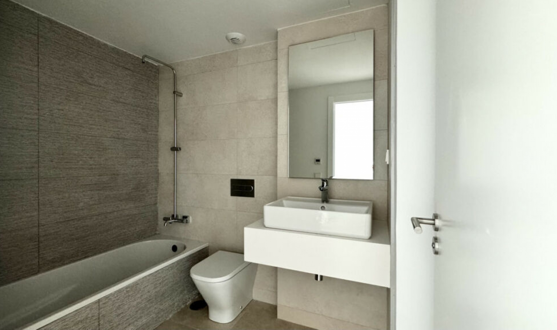 Resale - House -
El Chaparral