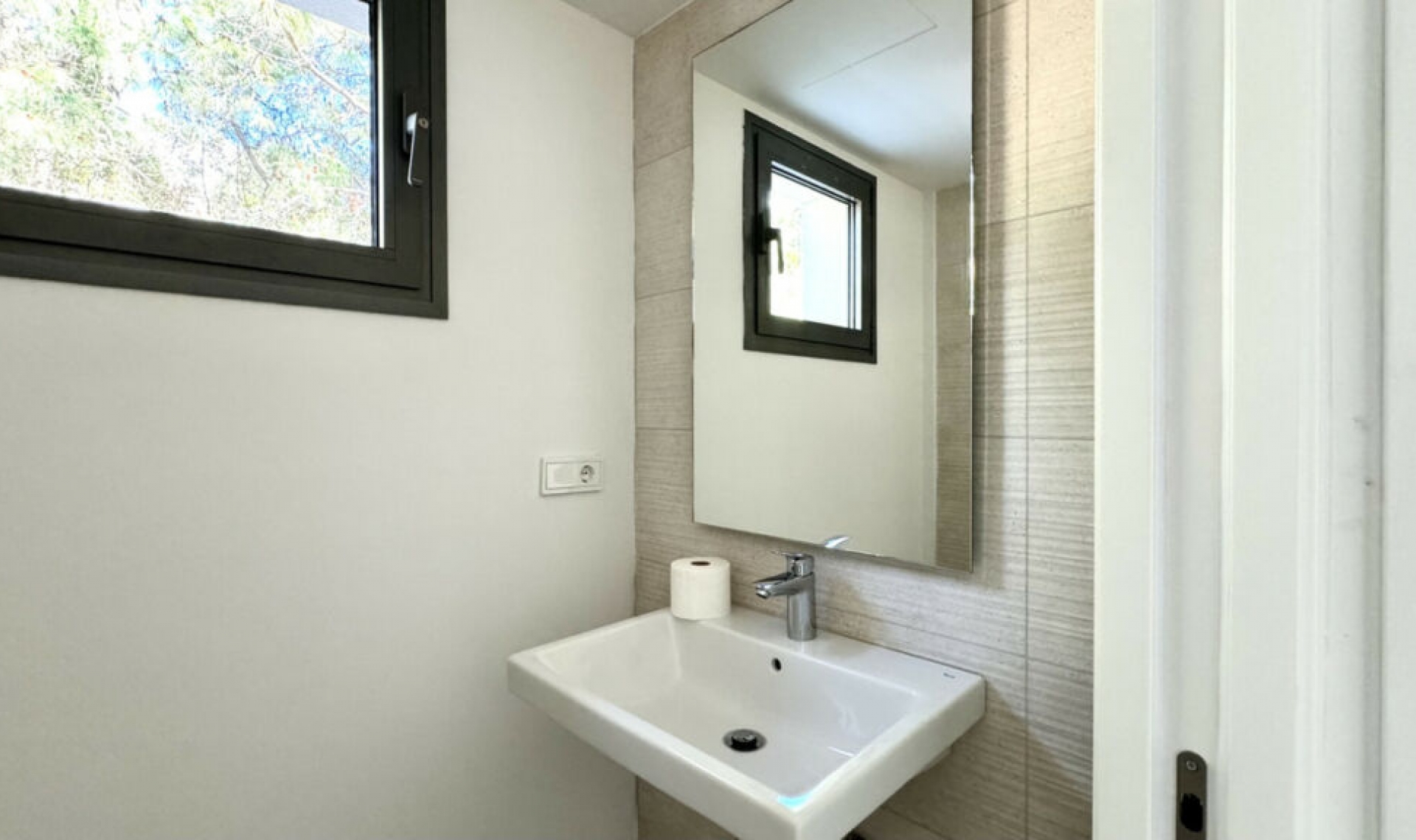 Resale - House -
El Chaparral