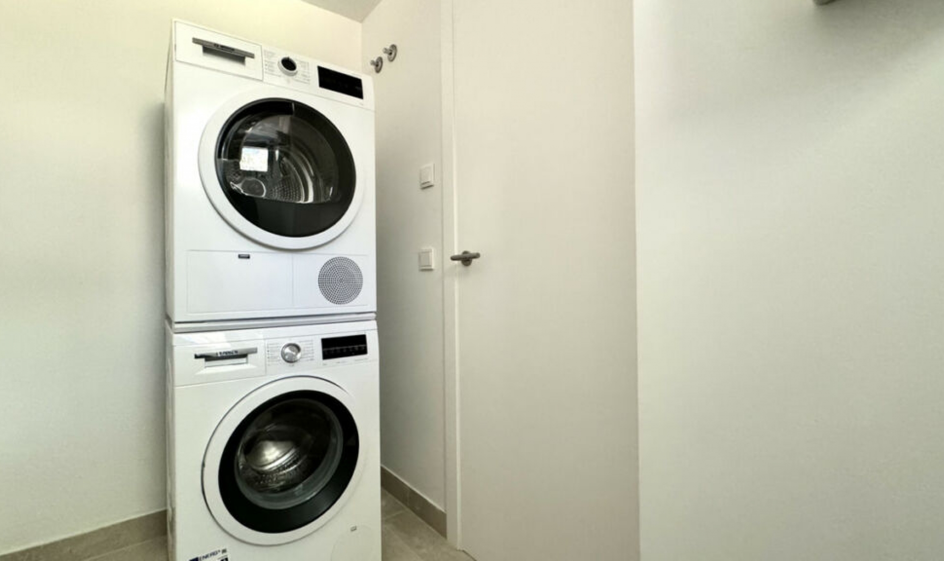 Resale - House -
El Chaparral