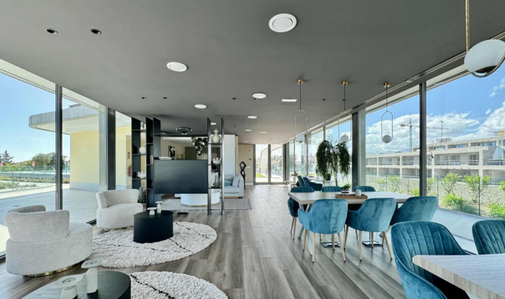 Resale - House -
El Chaparral