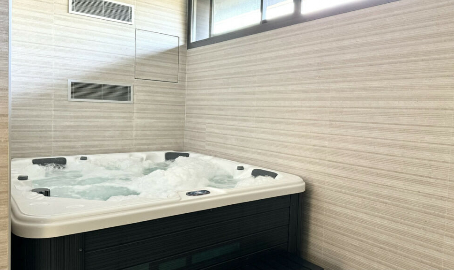 Resale - House -
El Chaparral