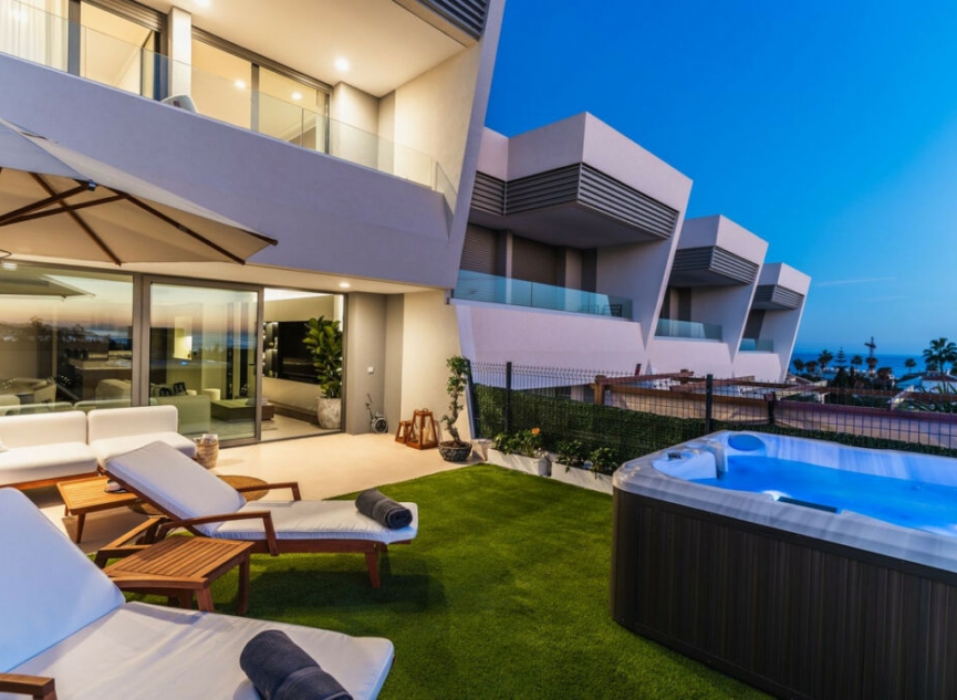 Resale - House -
El Chaparral