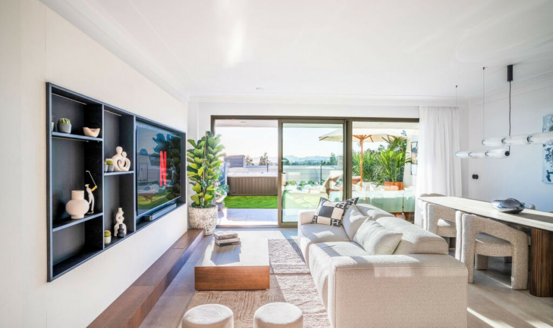 Resale - House -
El Chaparral