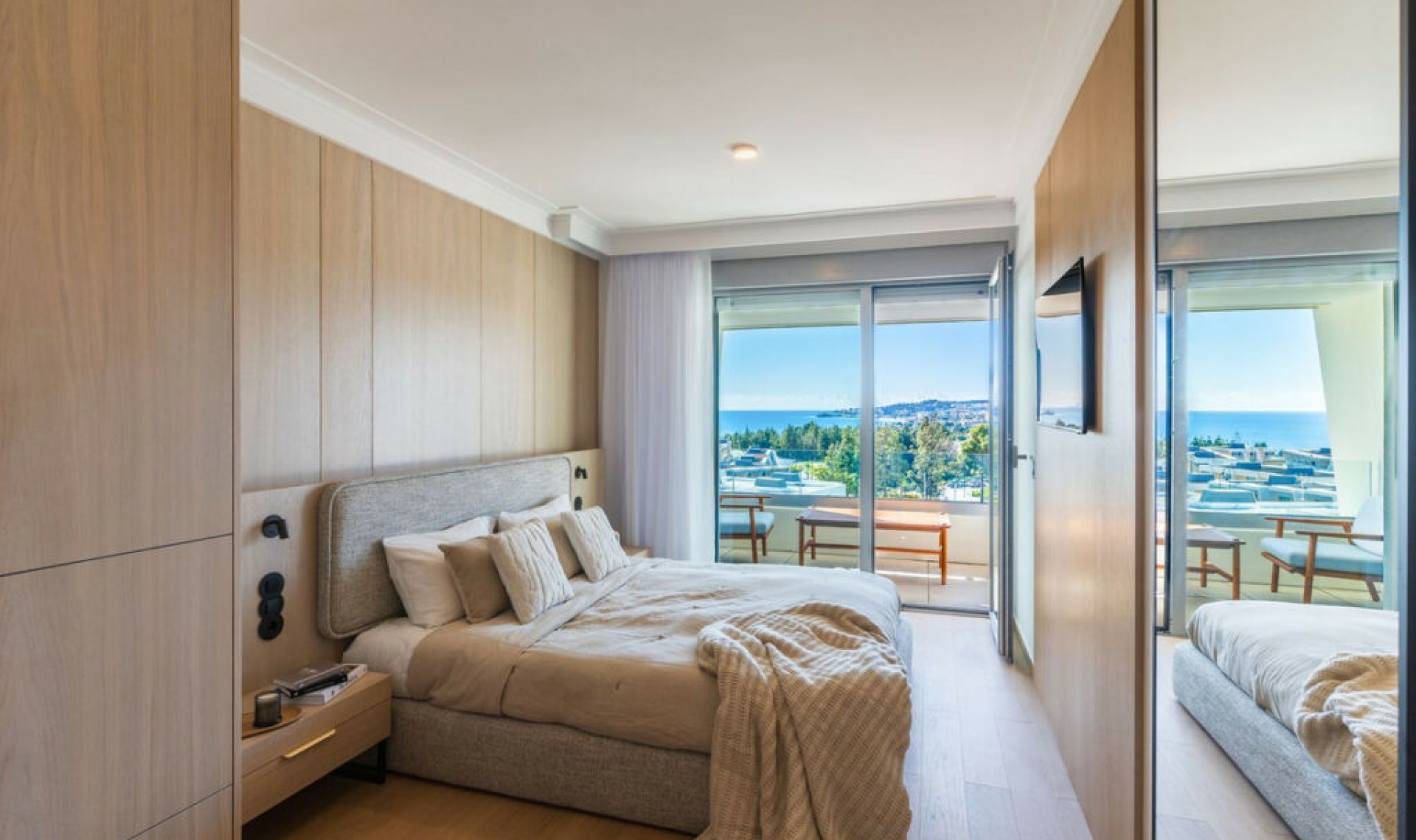 Resale - House -
El Chaparral