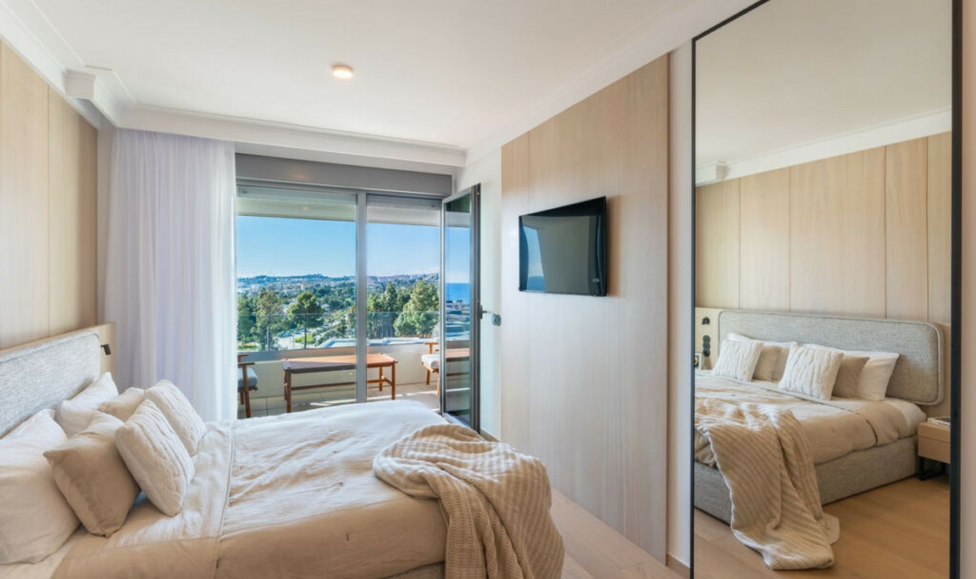 Resale - House -
El Chaparral