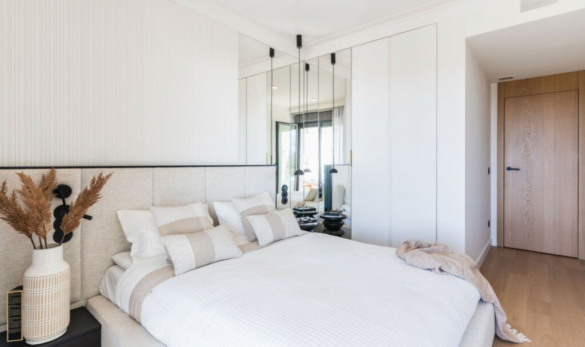 Resale - House -
El Chaparral