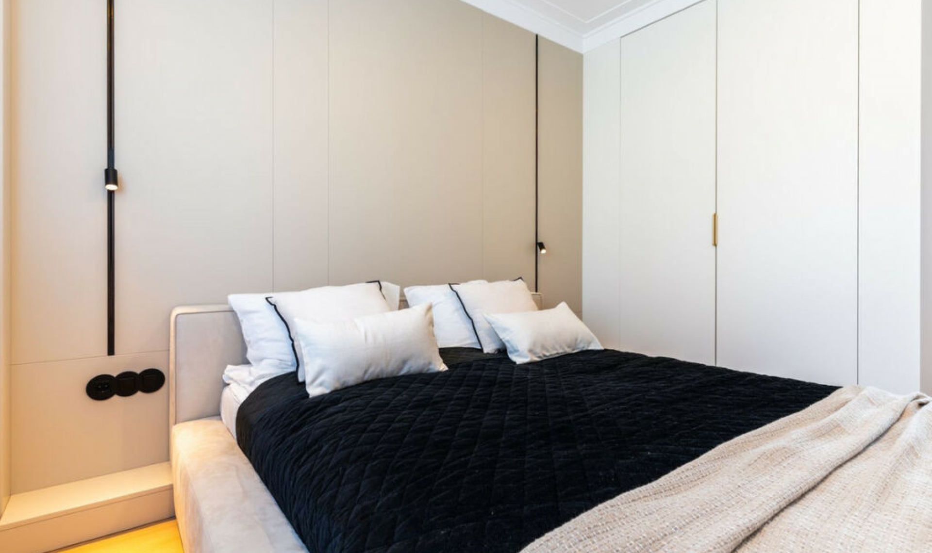 Resale - House -
El Chaparral