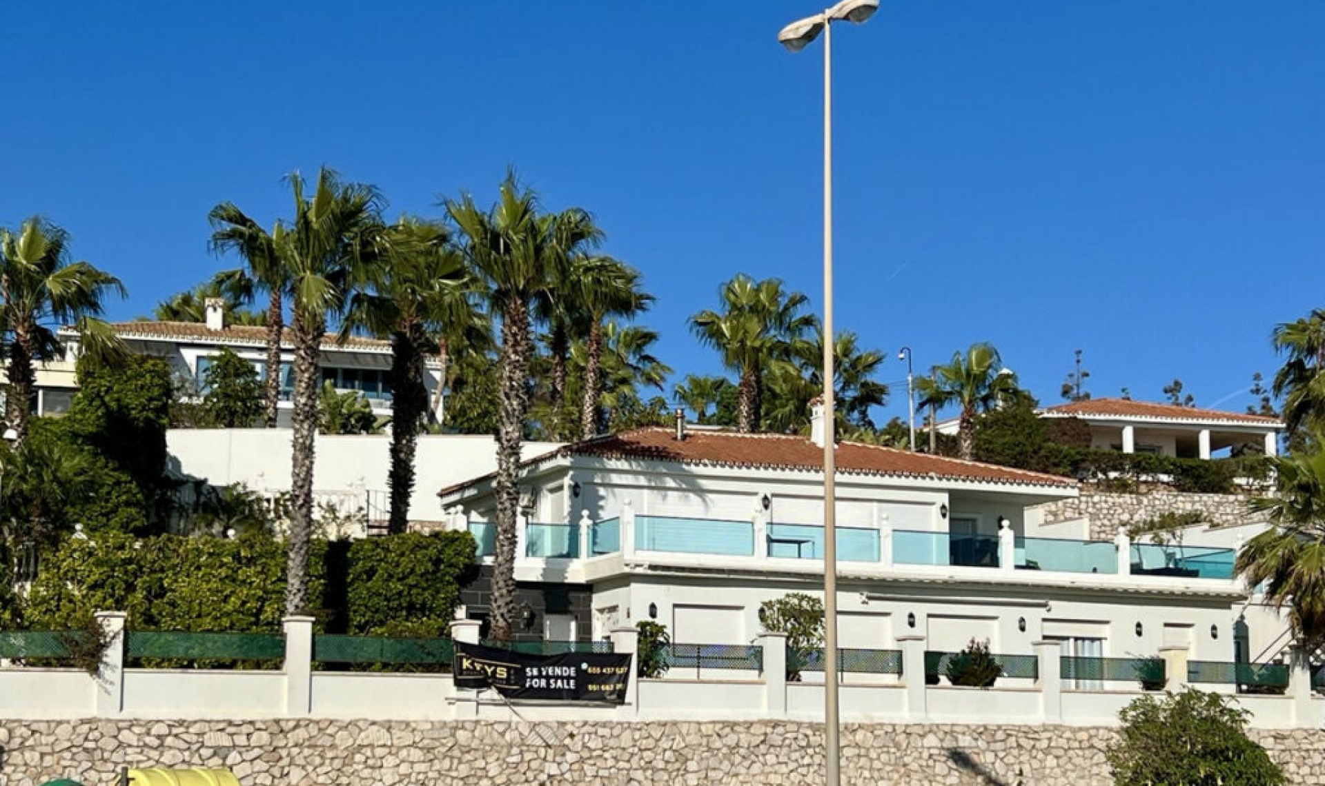 Resale - House -
El Chaparral