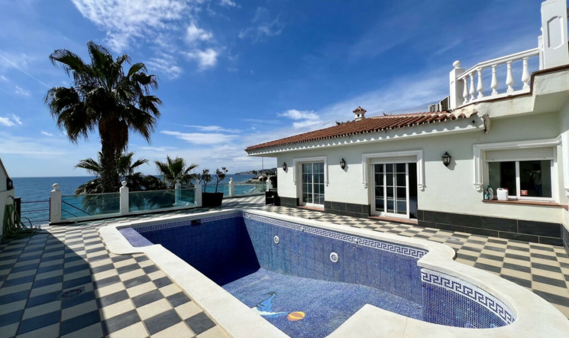 Resale - House -
El Chaparral