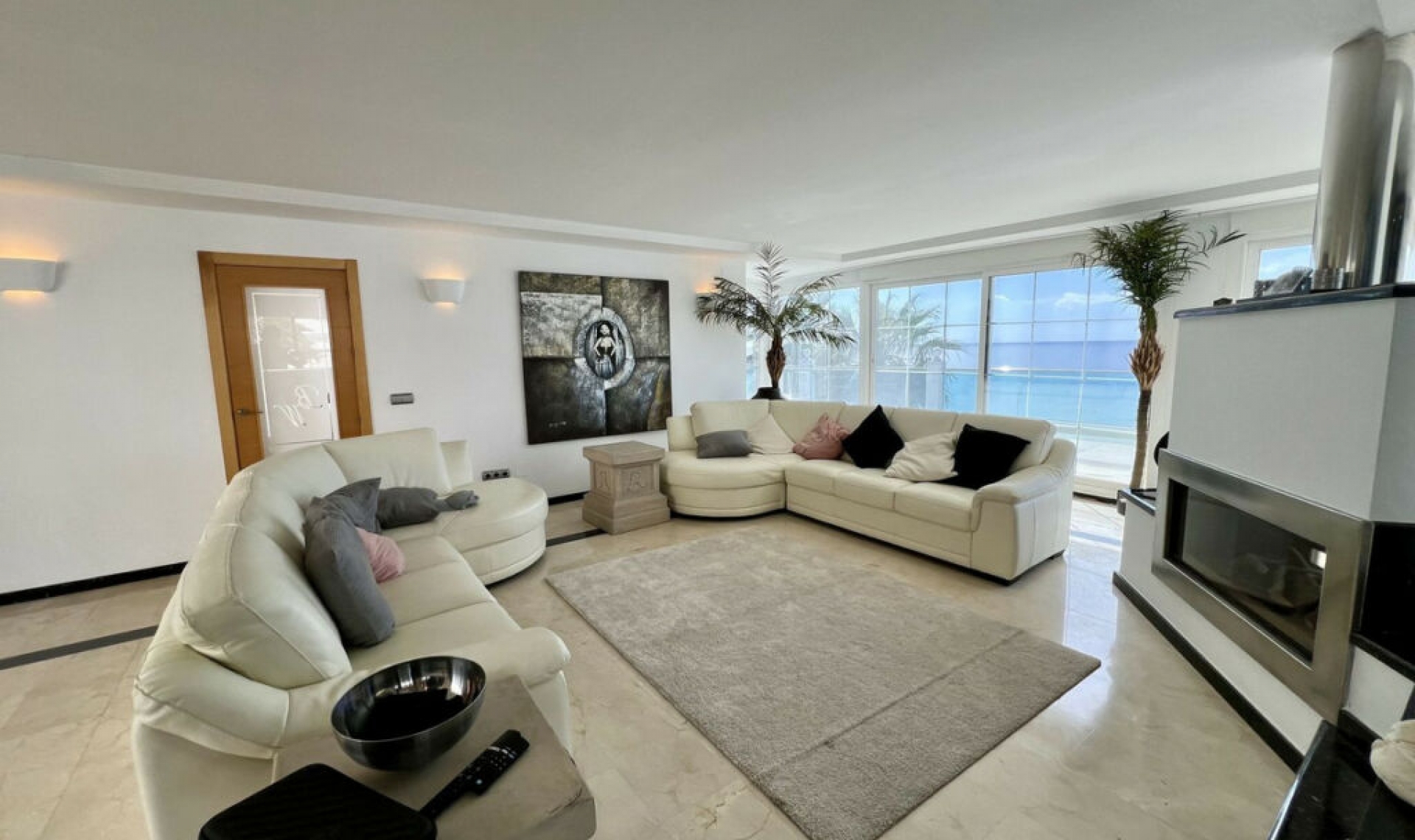 Resale - House -
El Chaparral