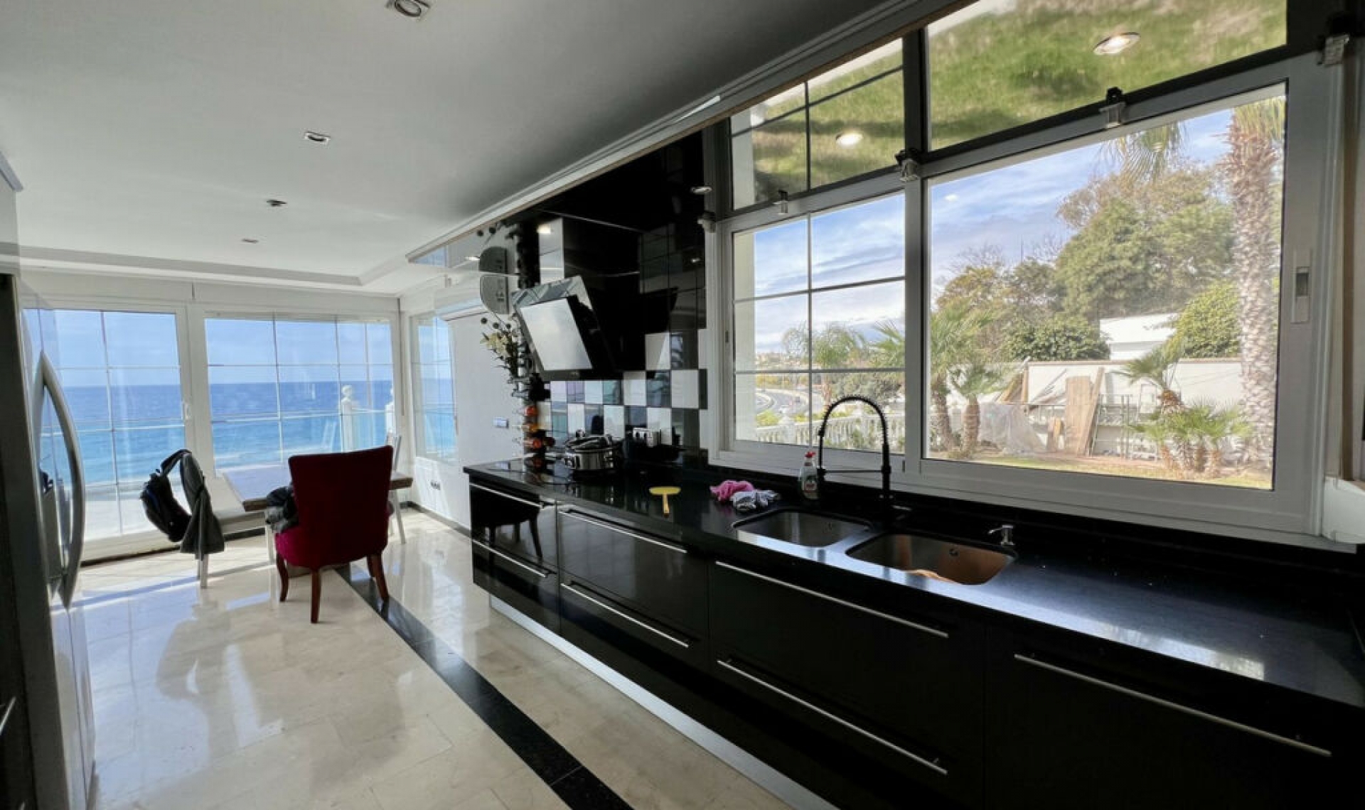 Resale - House -
El Chaparral