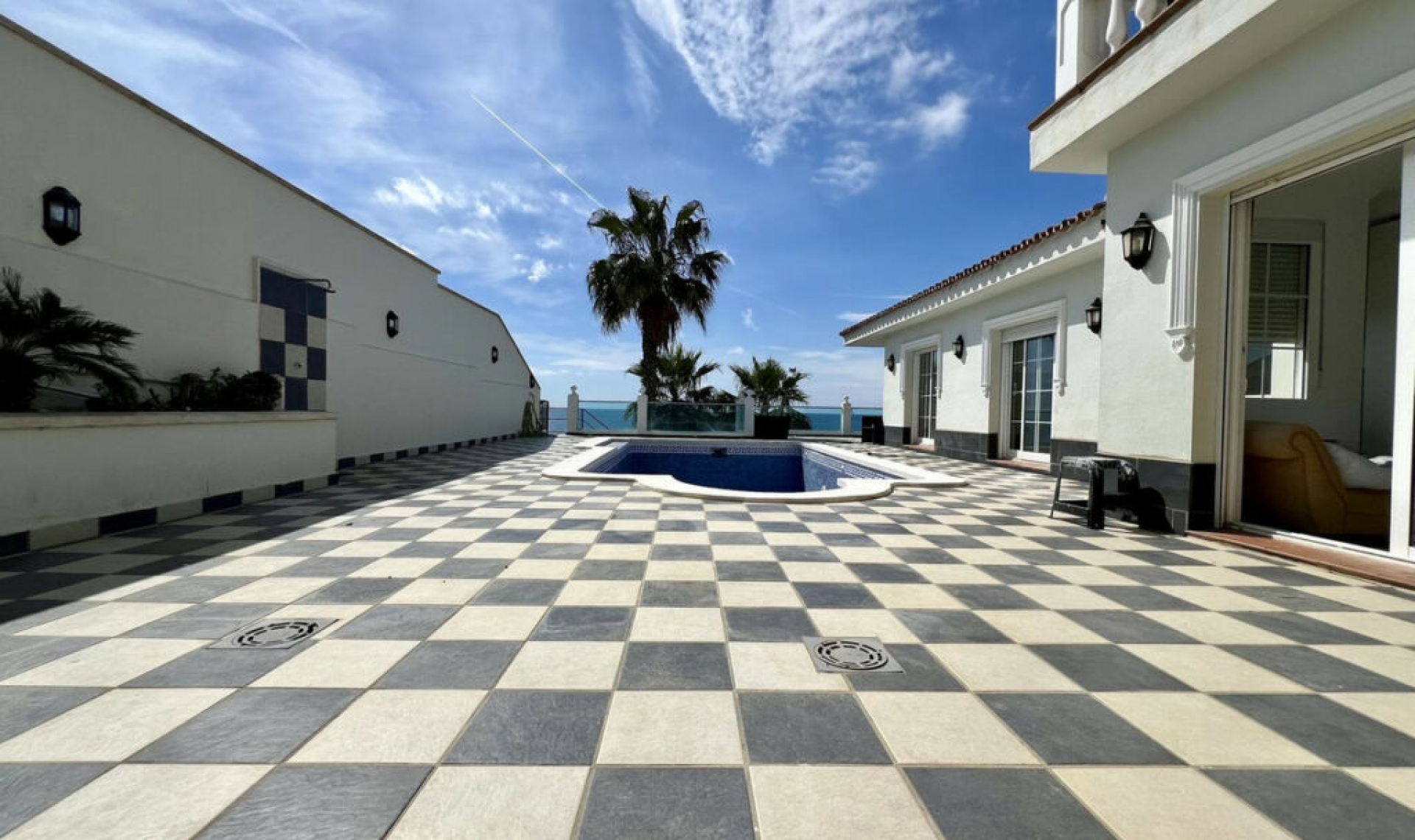 Resale - House -
El Chaparral