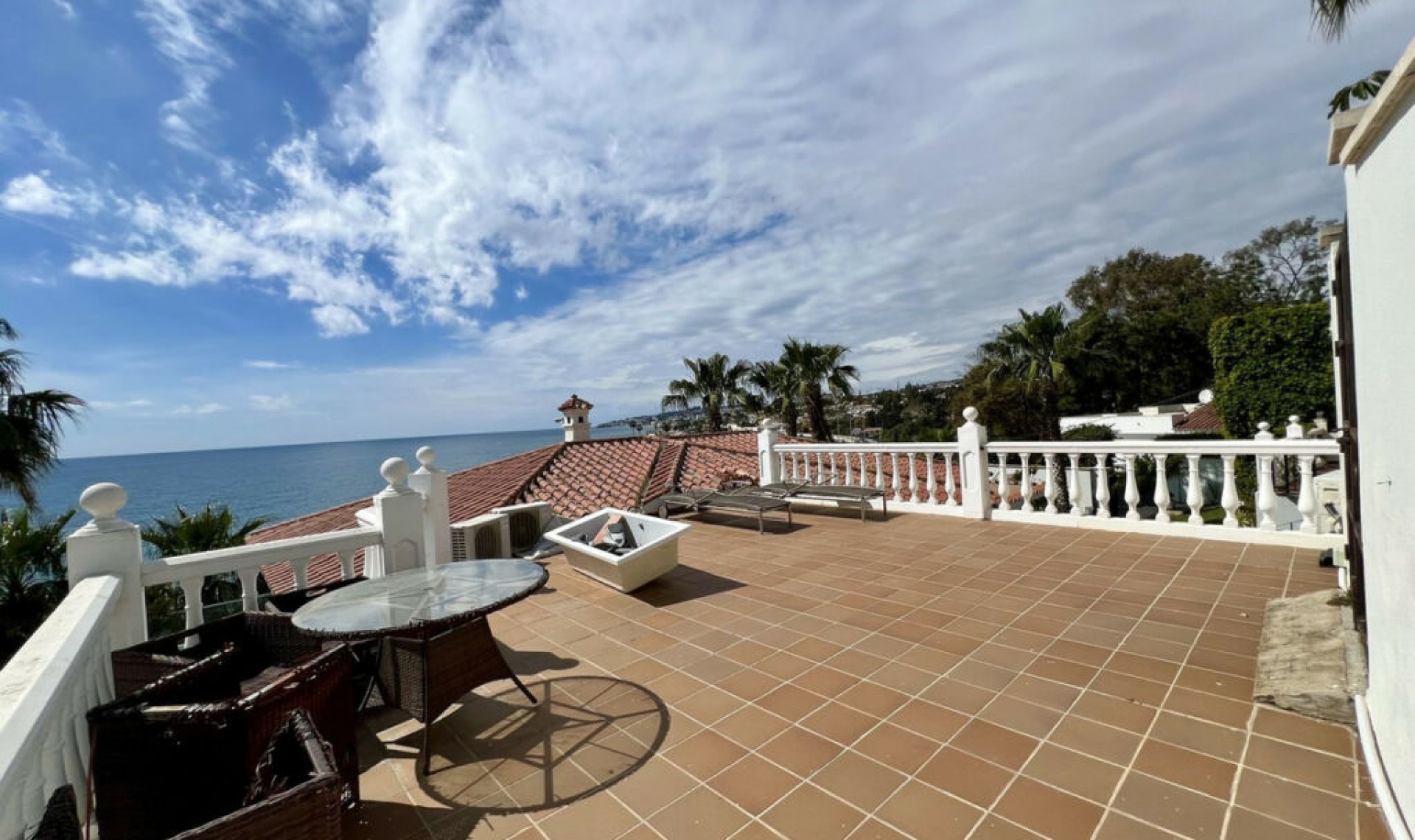 Resale - House -
El Chaparral