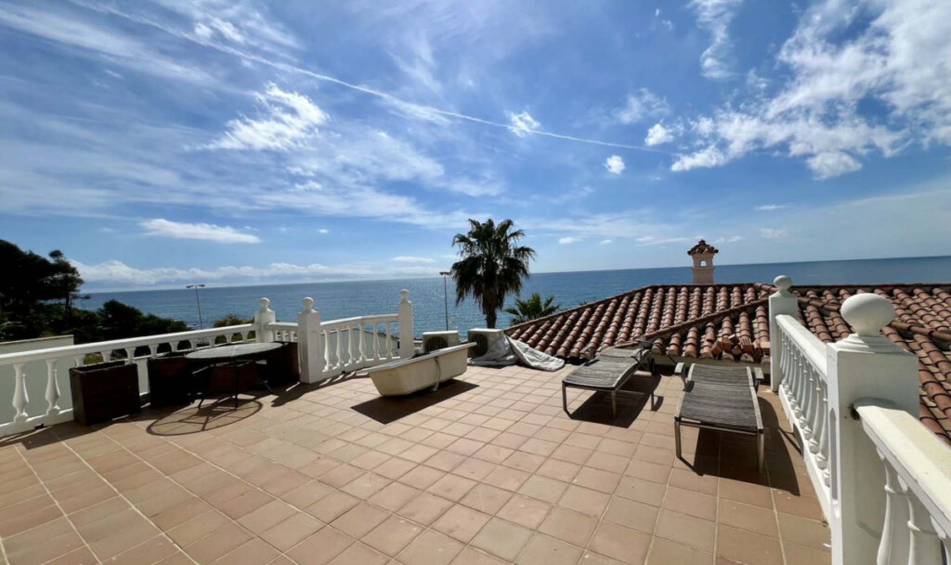 Resale - House -
El Chaparral