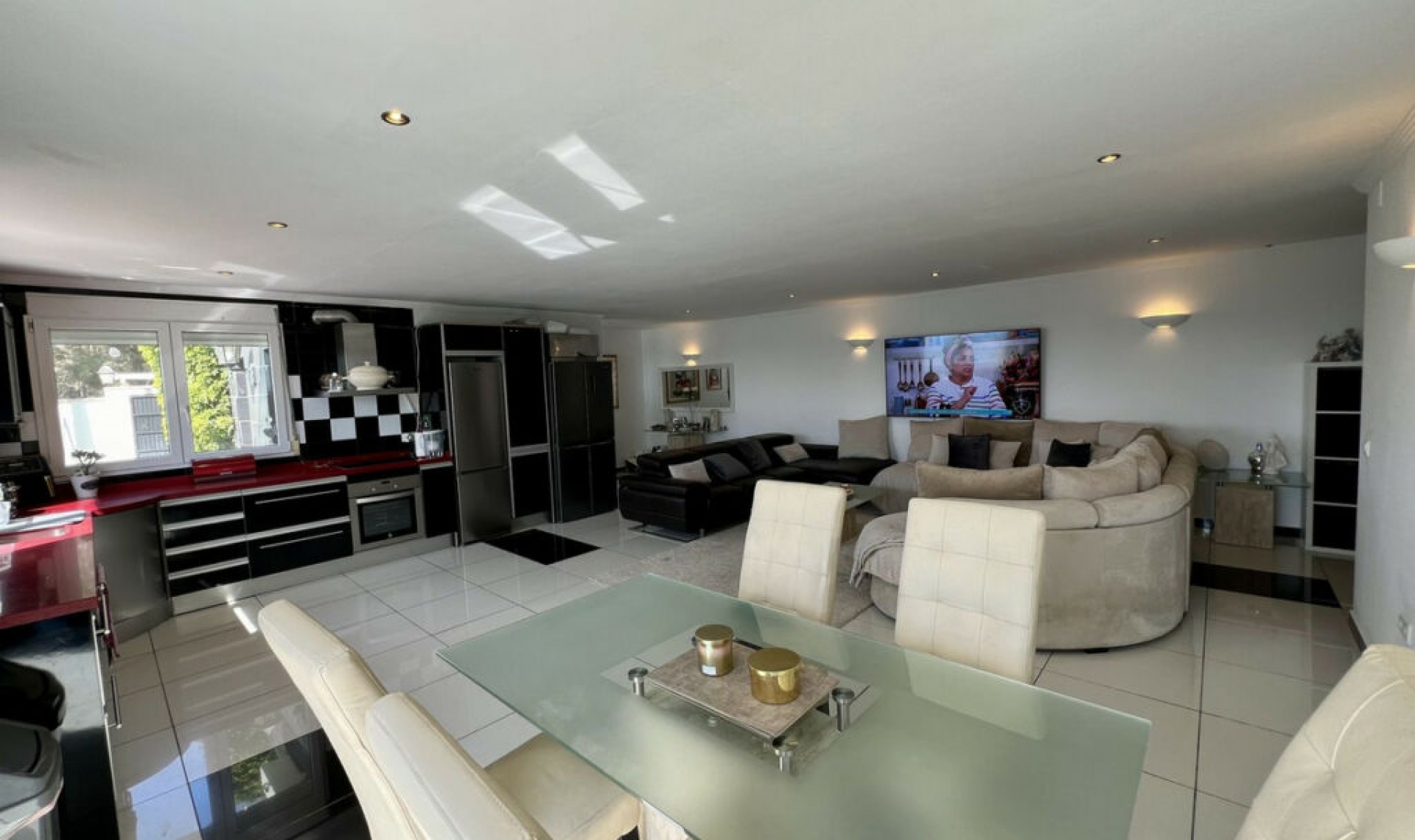 Resale - House -
El Chaparral