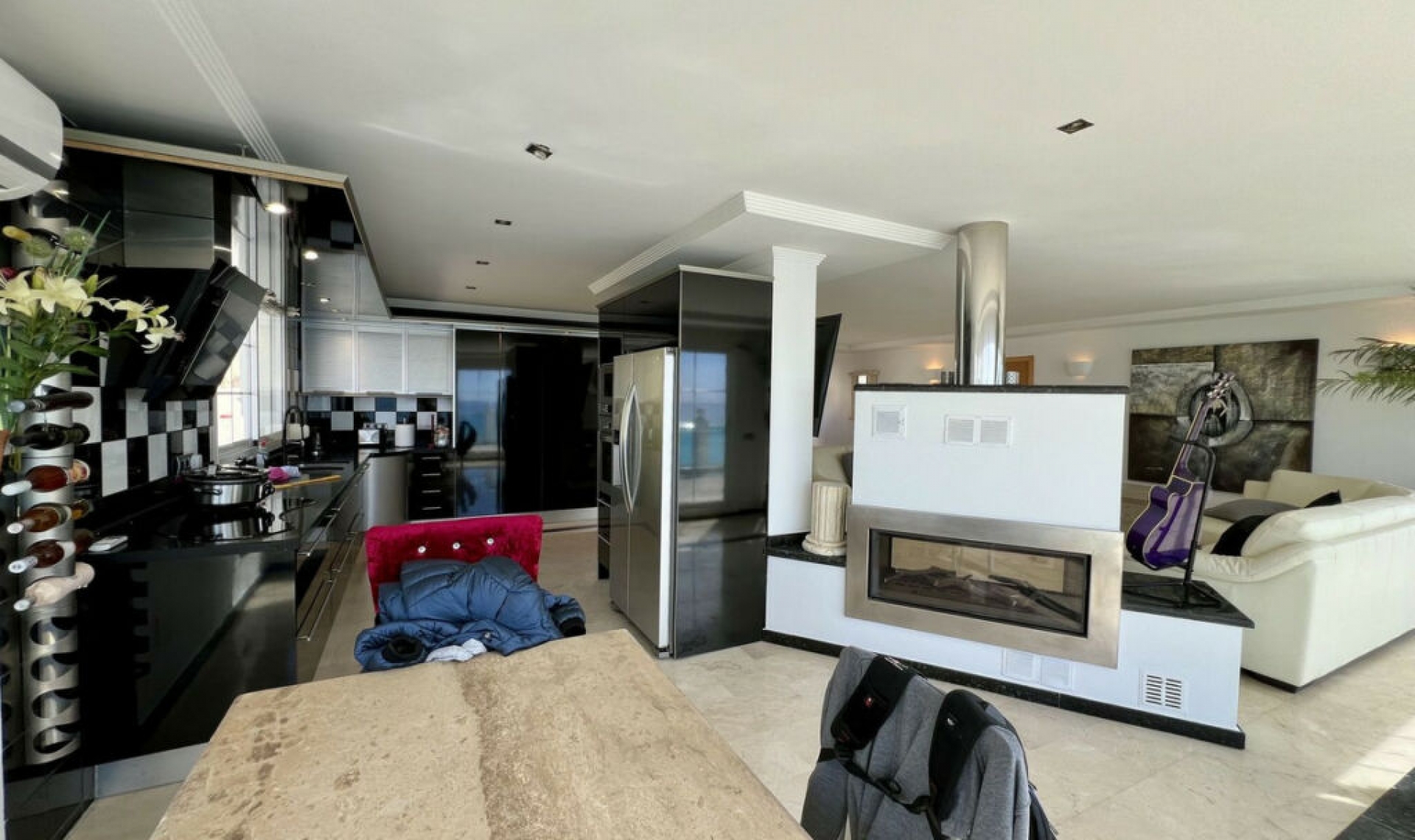 Resale - House -
El Chaparral