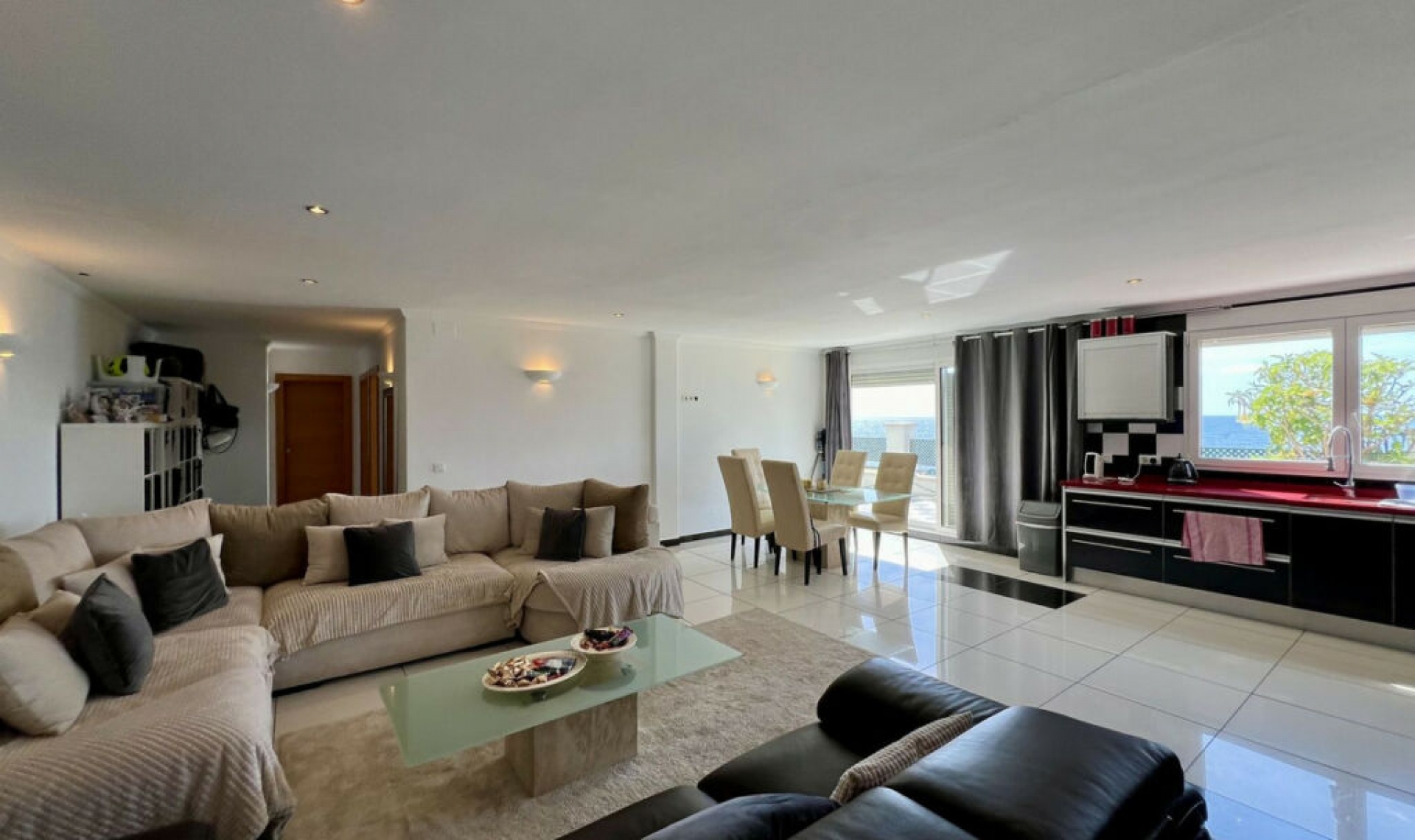 Resale - House -
El Chaparral