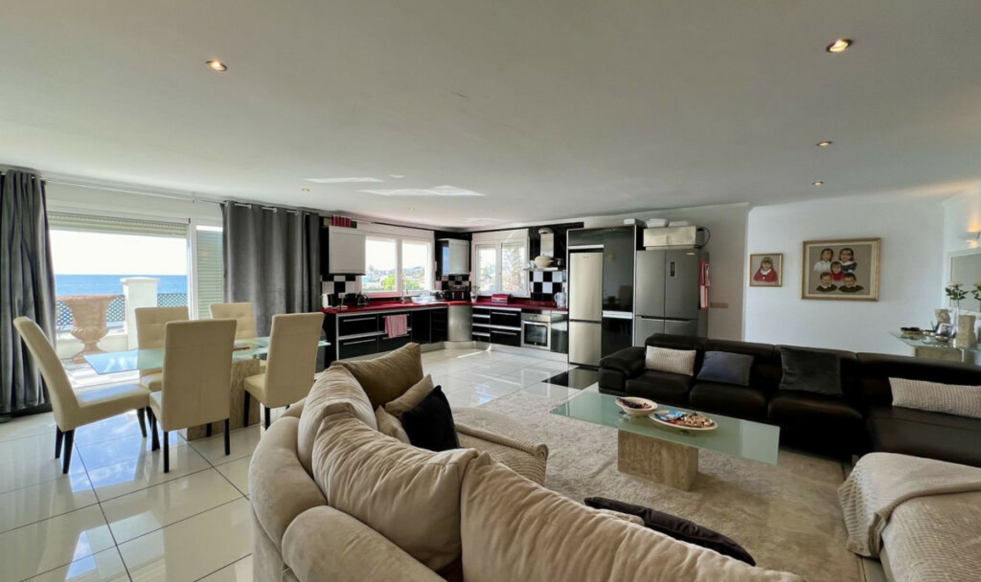 Resale - House -
El Chaparral