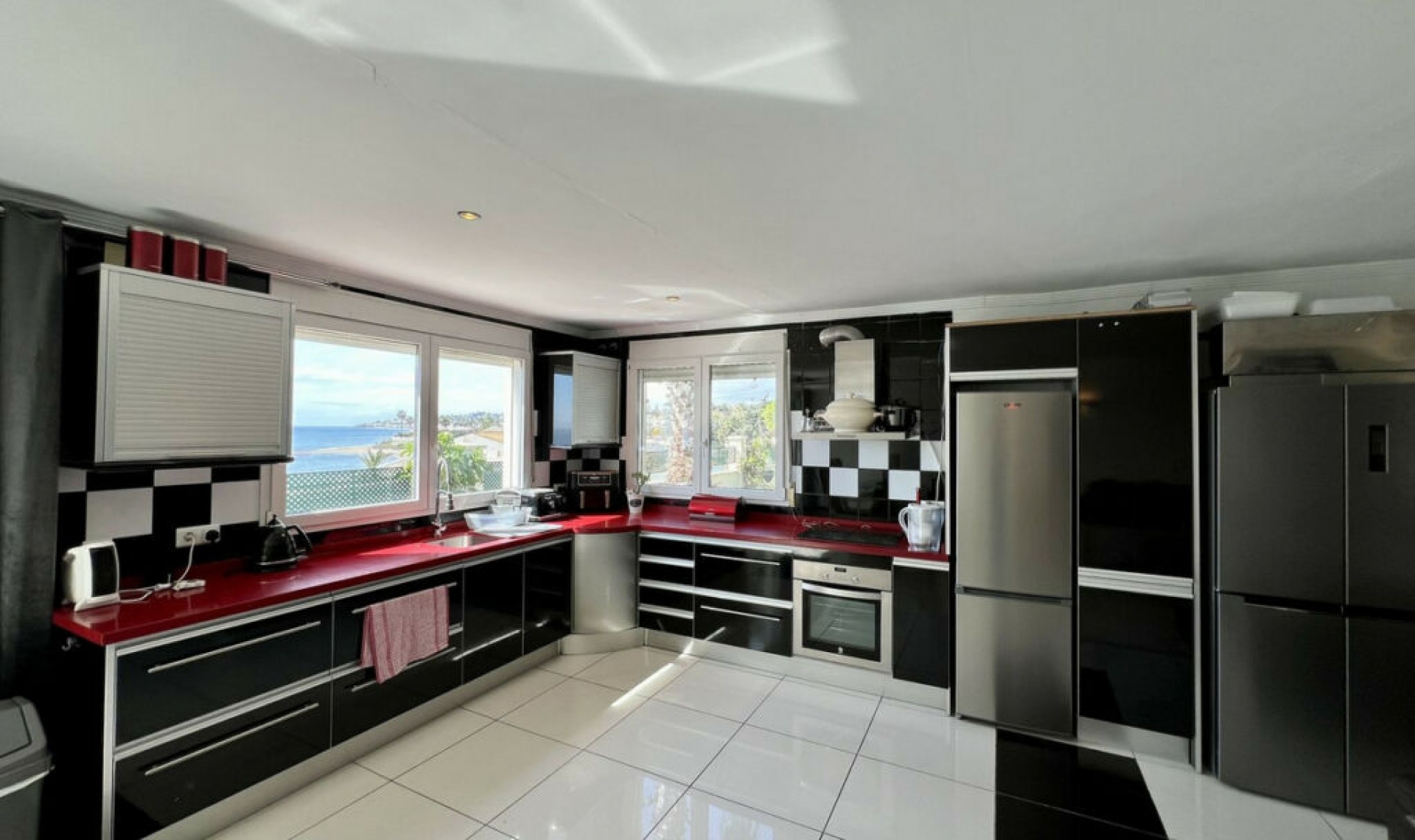 Resale - House -
El Chaparral