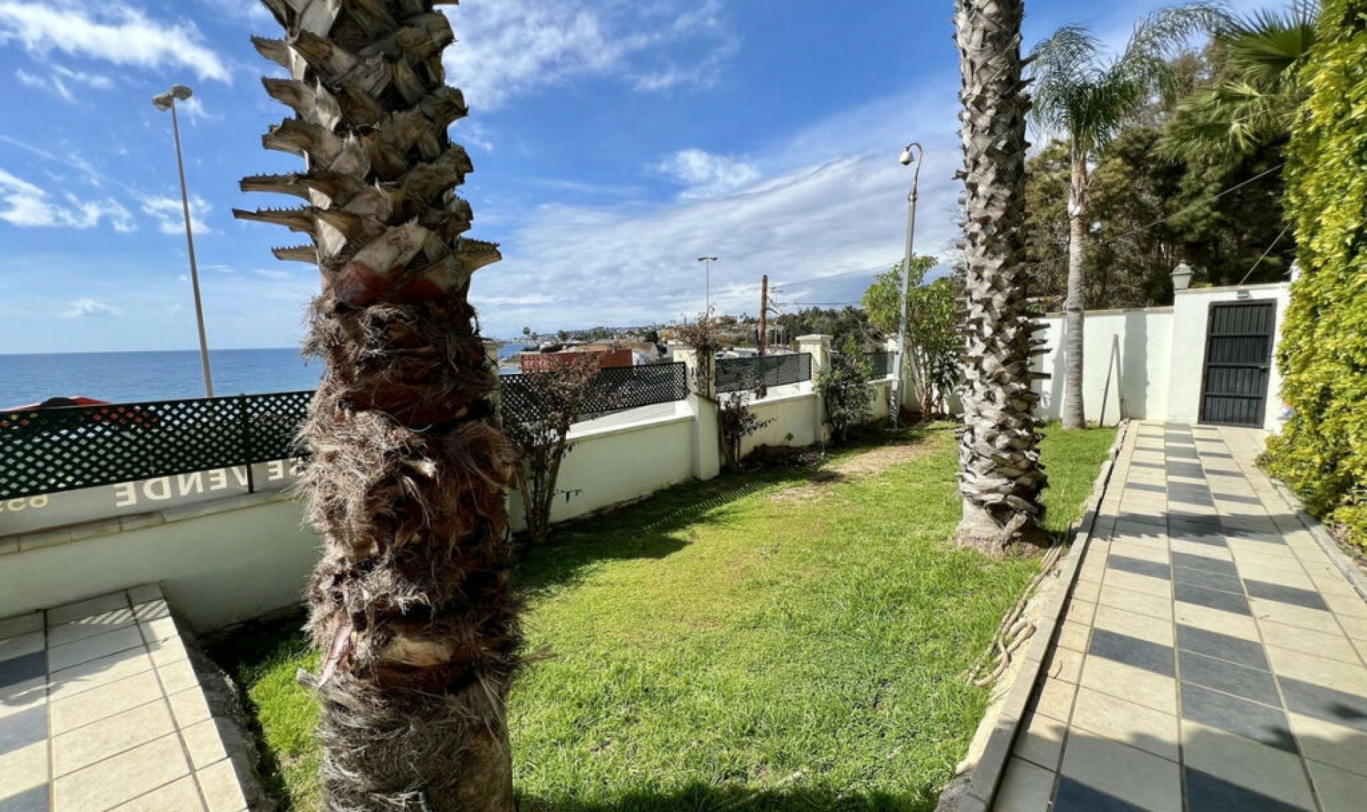 Resale - House -
El Chaparral