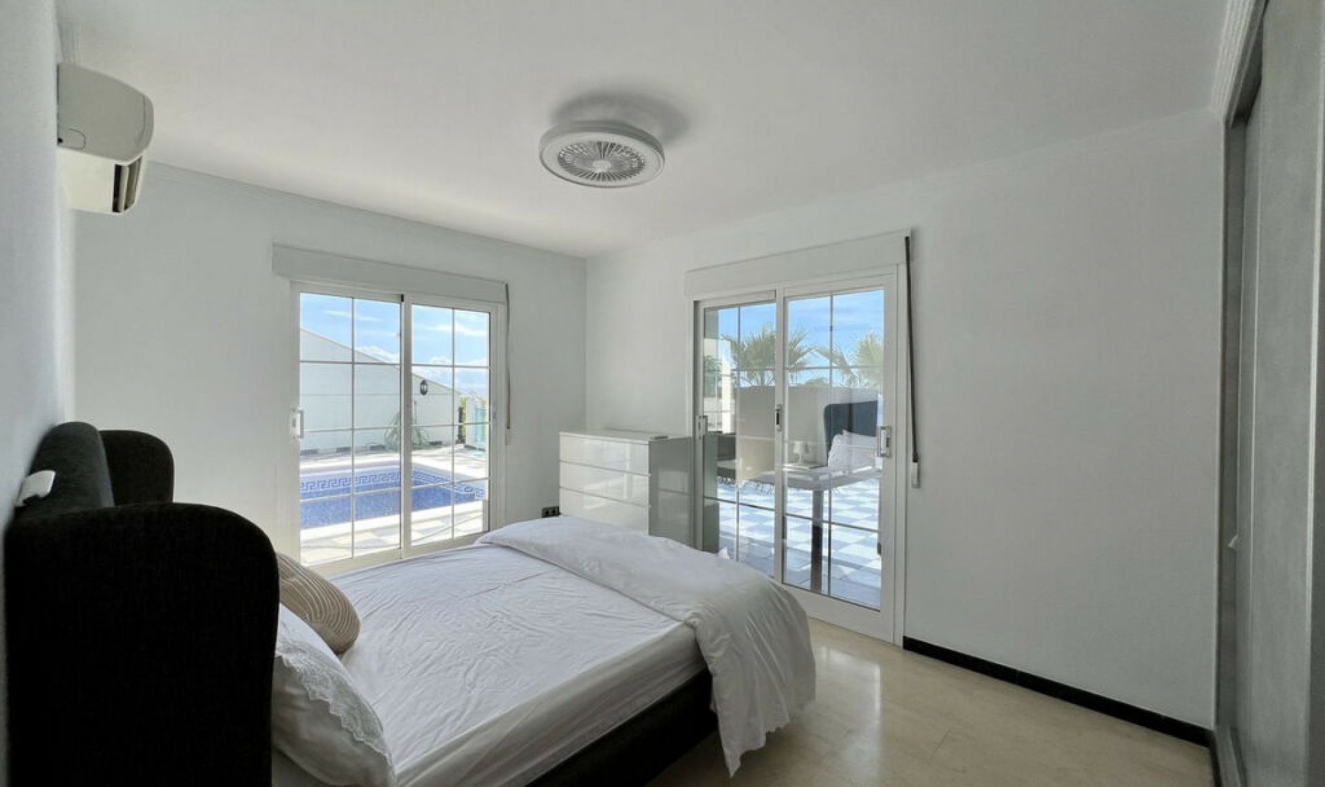 Resale - House -
El Chaparral