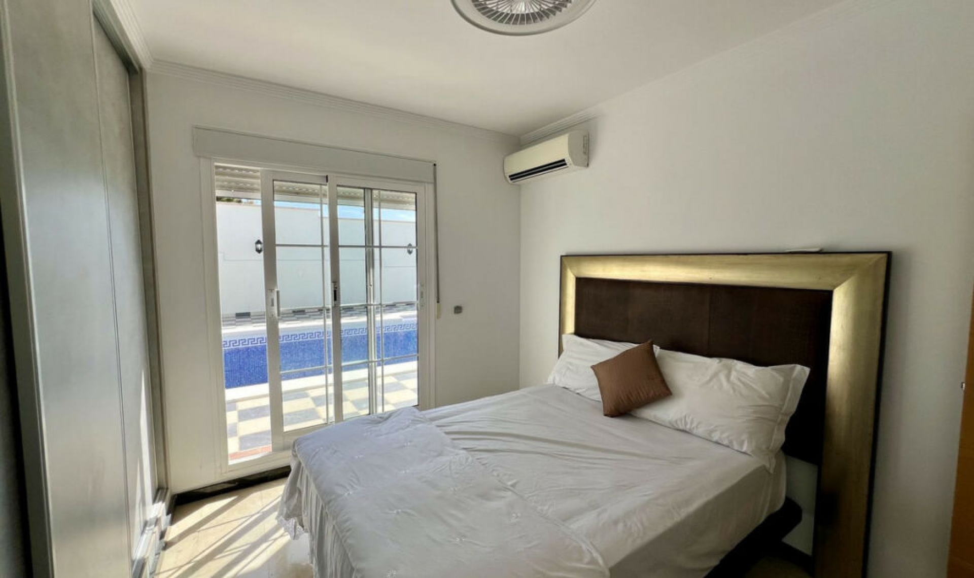 Resale - House -
El Chaparral