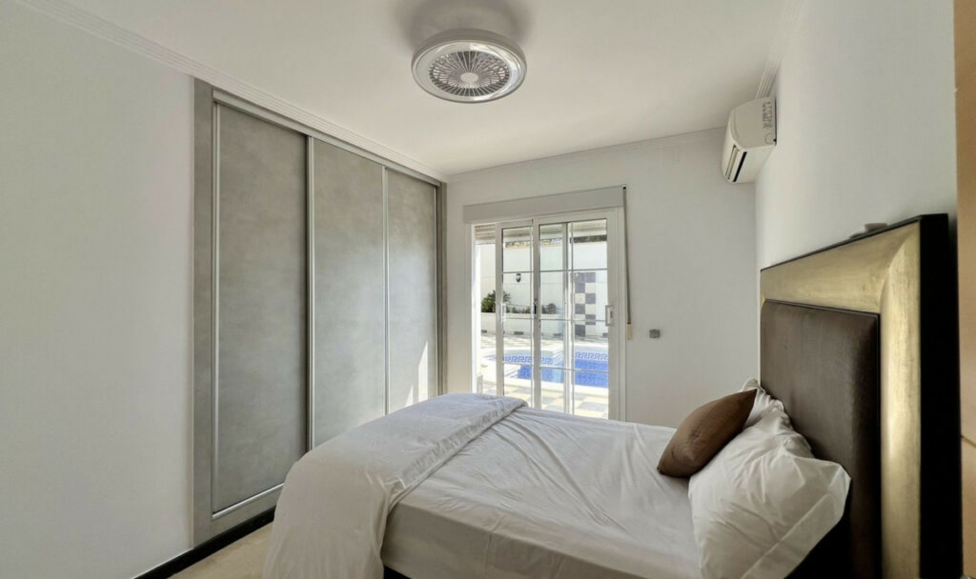 Resale - House -
El Chaparral