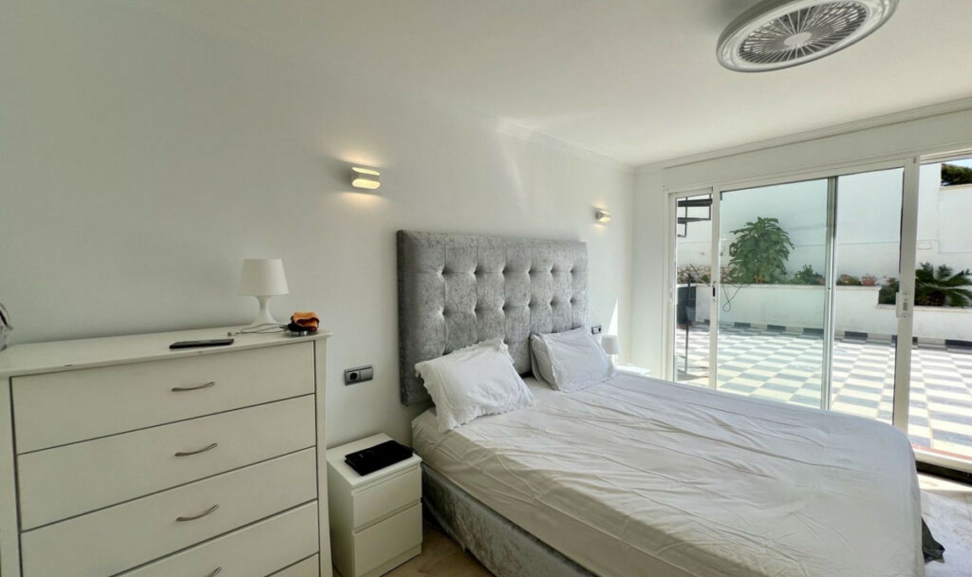 Resale - House -
El Chaparral