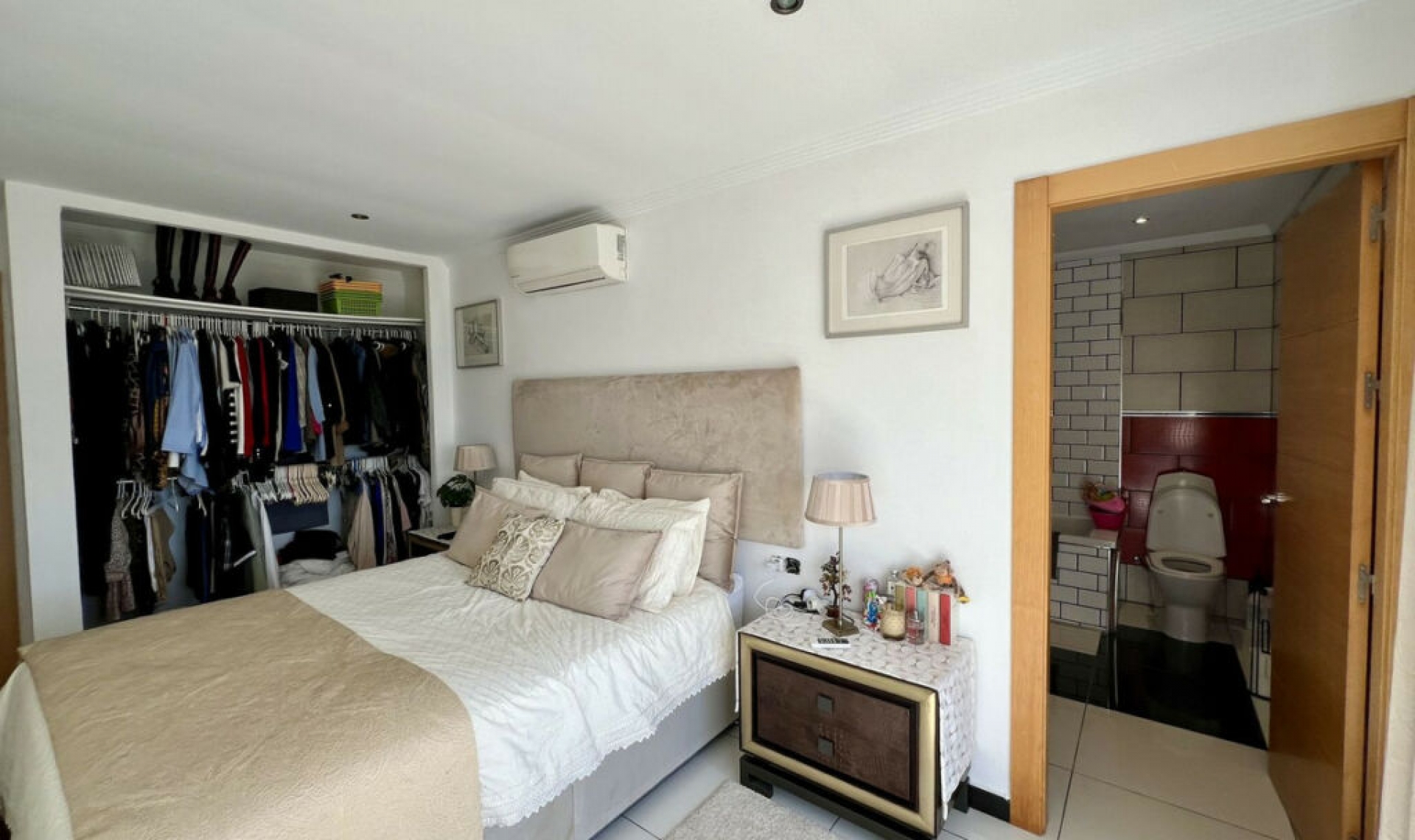 Resale - House -
El Chaparral