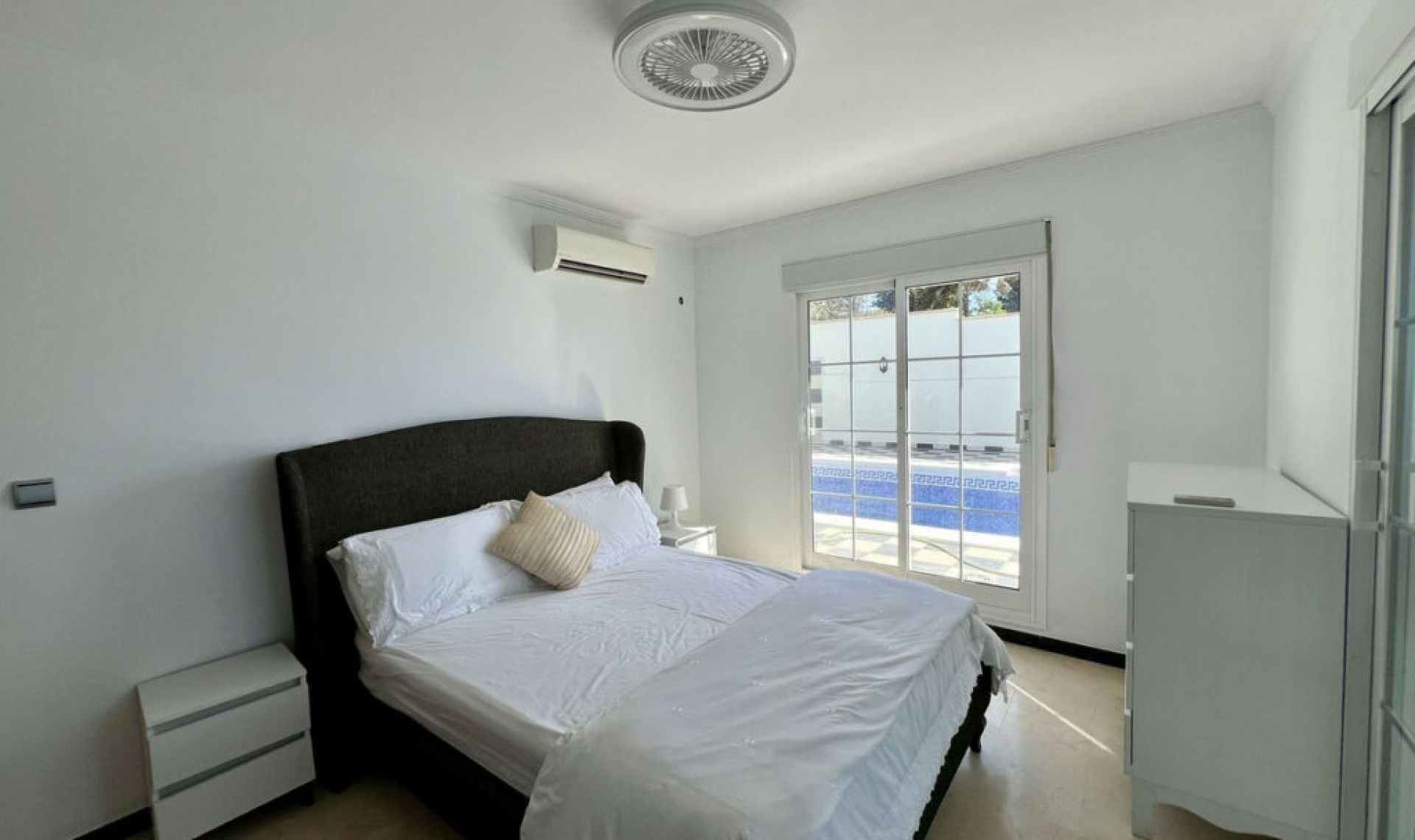 Resale - House -
El Chaparral