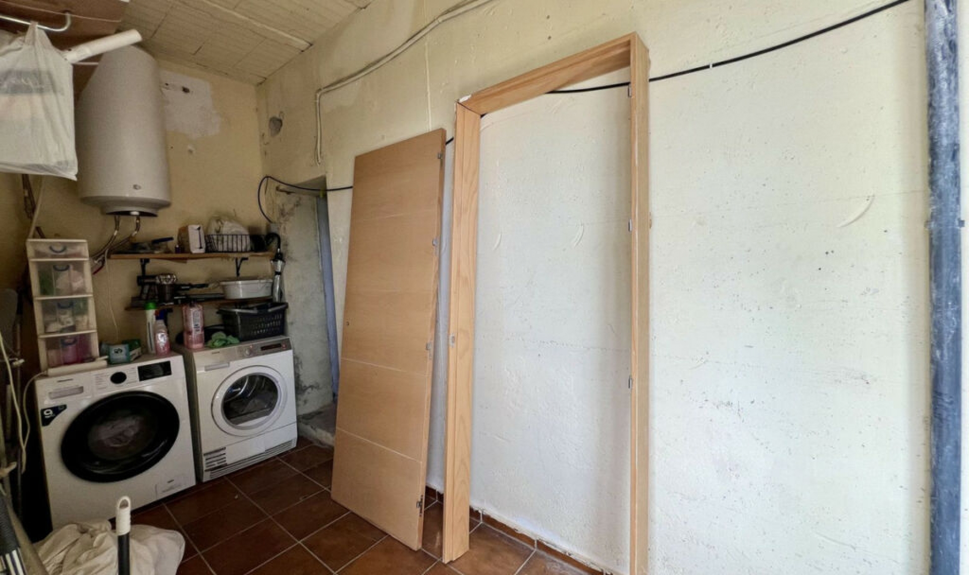 Resale - House -
El Chaparral