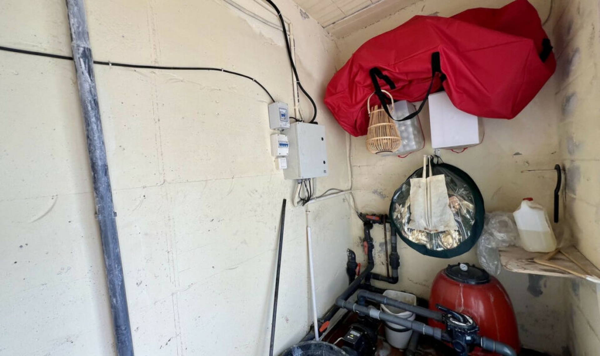 Resale - House -
El Chaparral