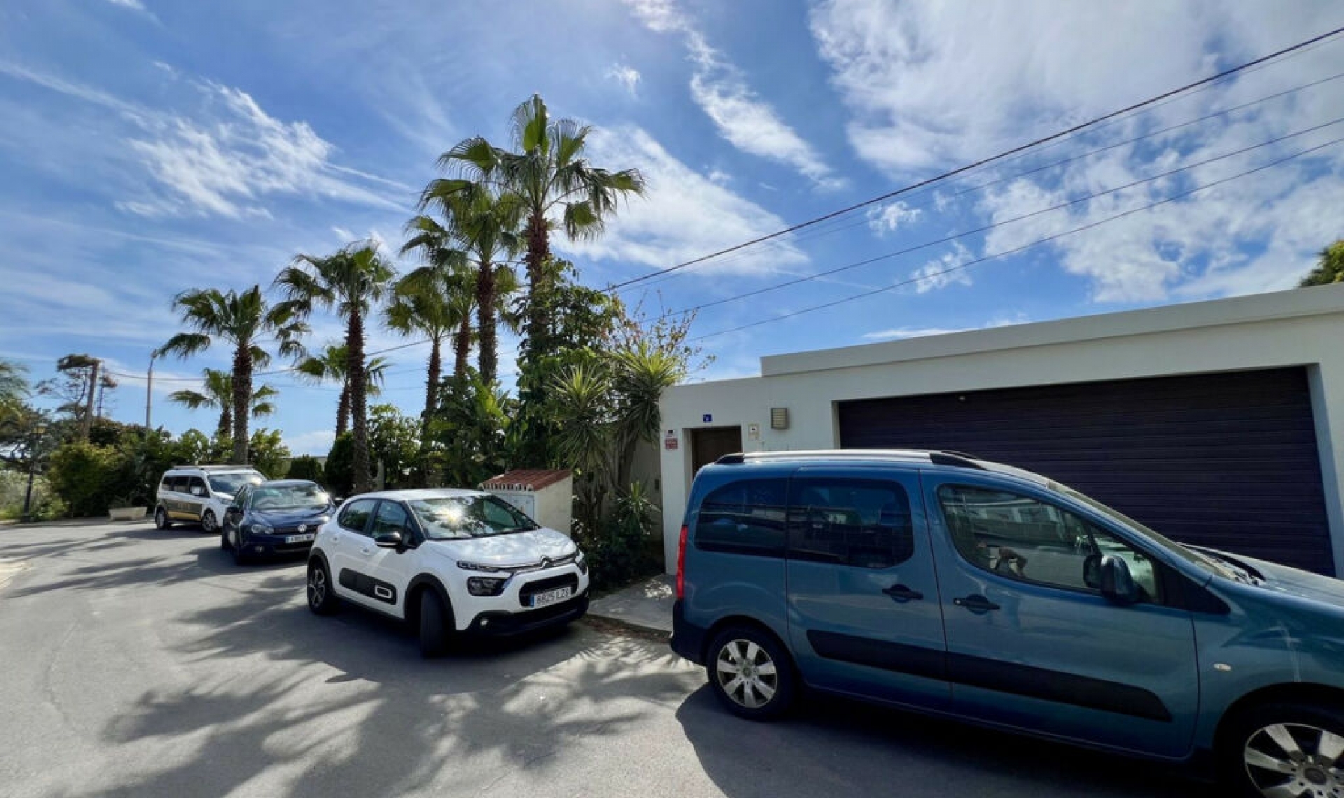 Resale - House -
El Chaparral