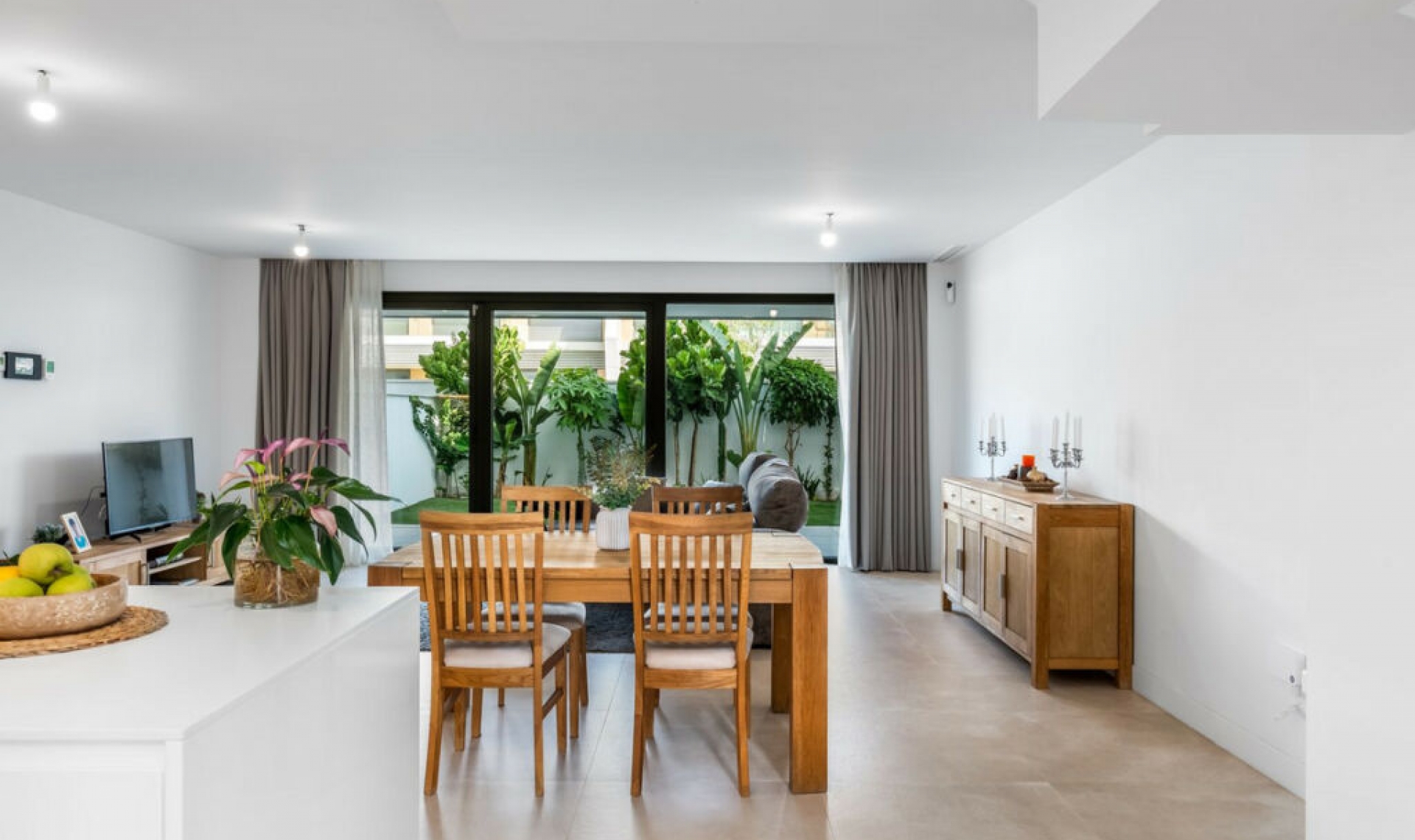 Resale - House -
El Chaparral