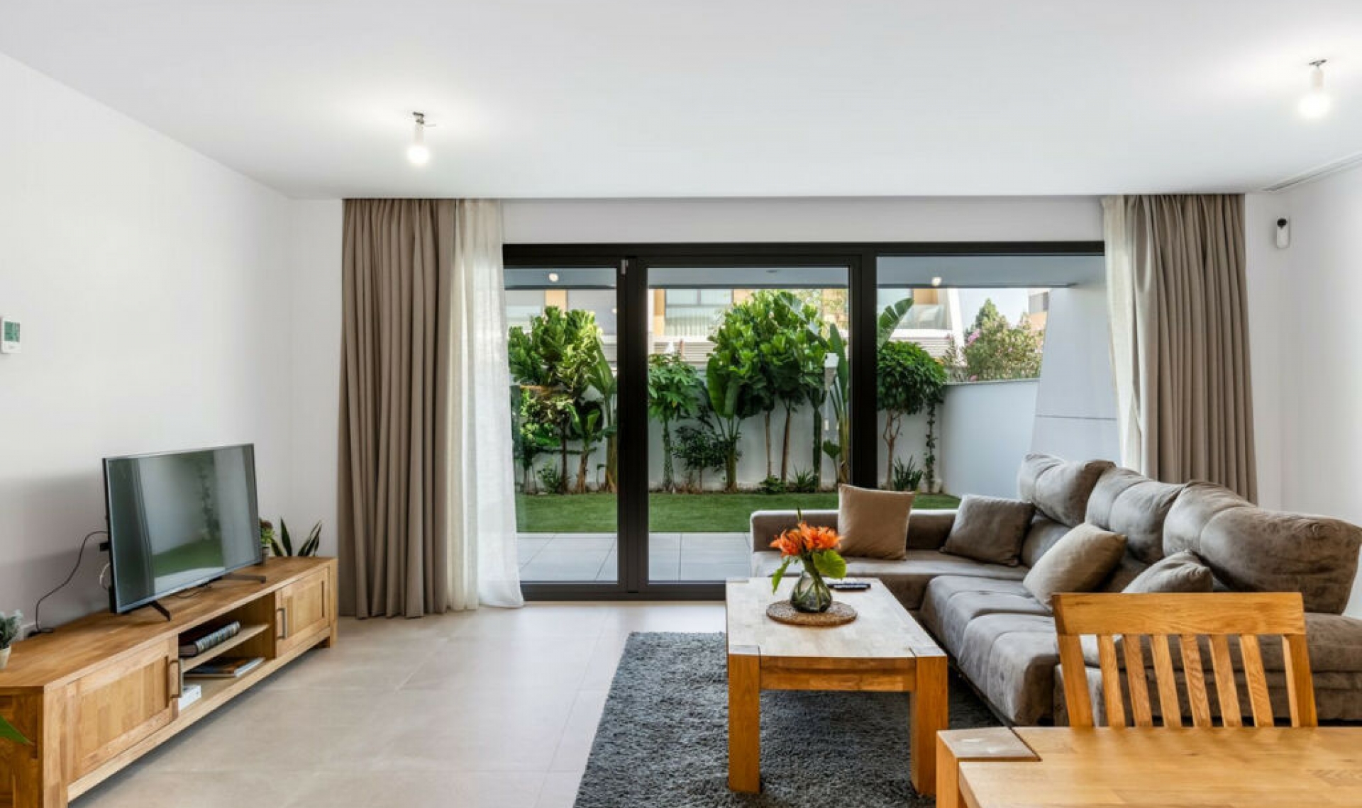 Resale - House -
El Chaparral