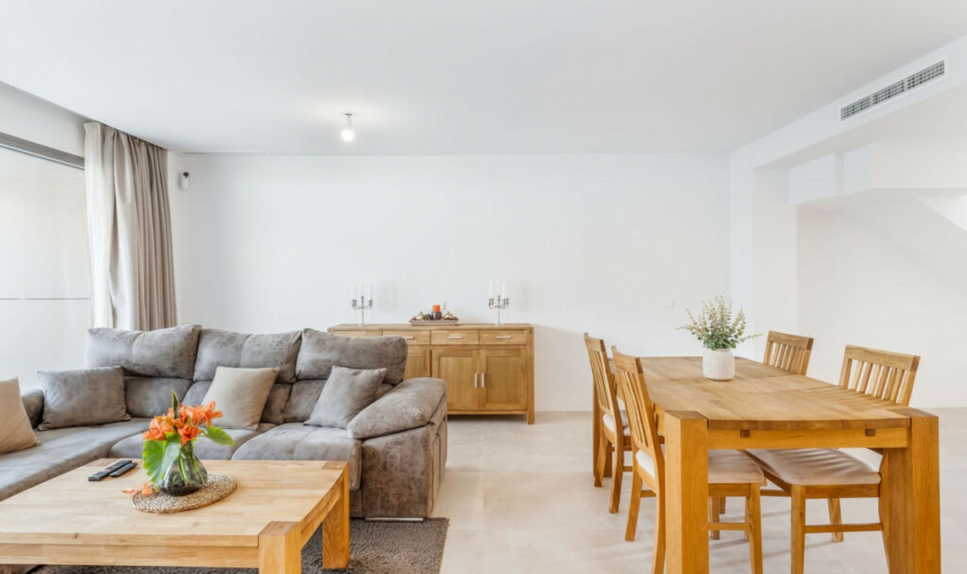 Resale - House -
El Chaparral