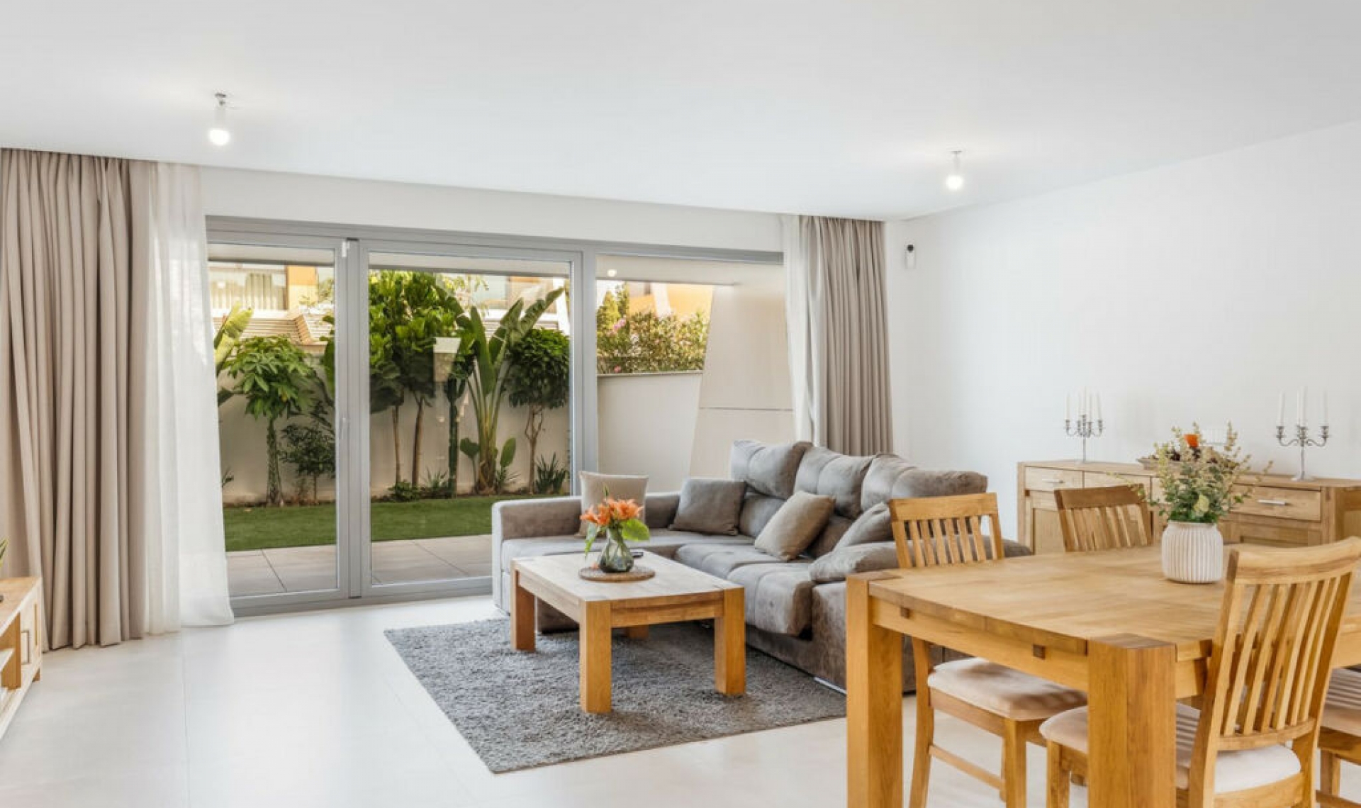 Resale - House -
El Chaparral