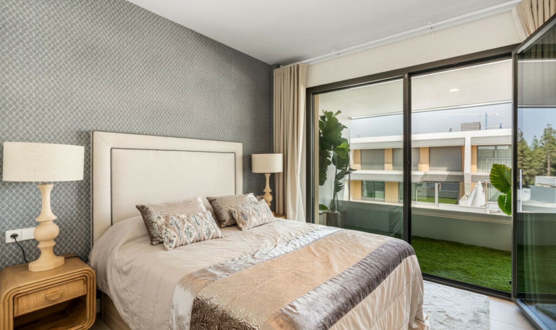 Resale - House -
El Chaparral